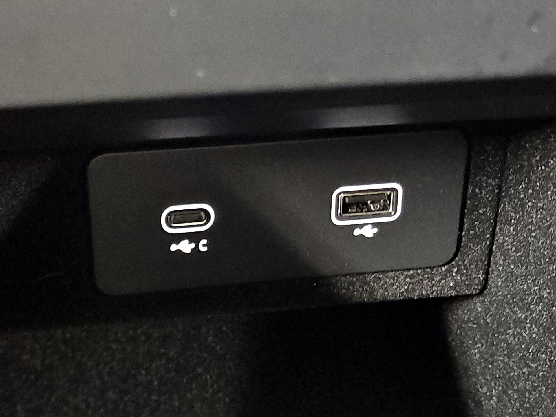 Thumbnail: 2023 Land Rover Range Rover Sport - 19