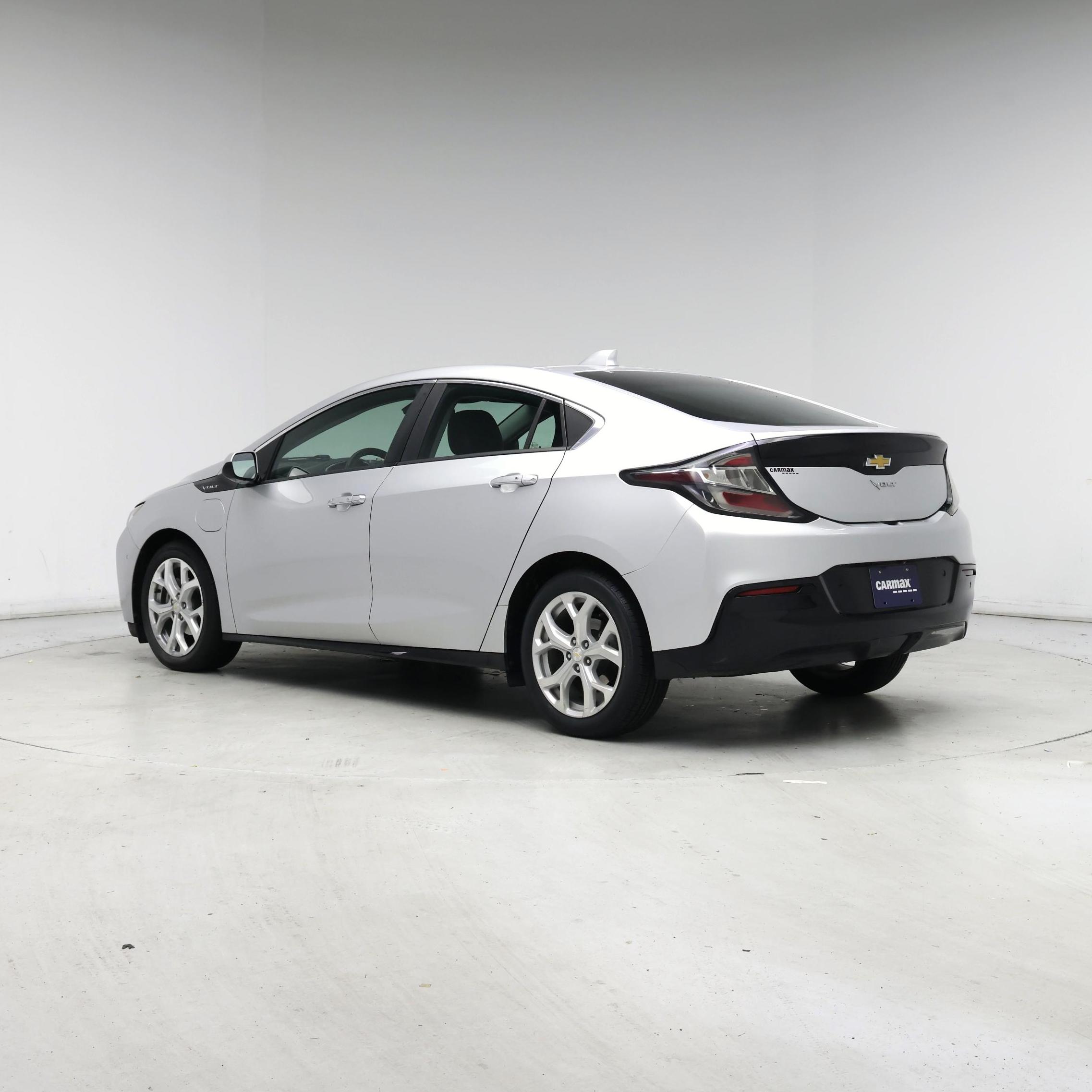 Thumbnail: 2017 Chevrolet Volt - 2