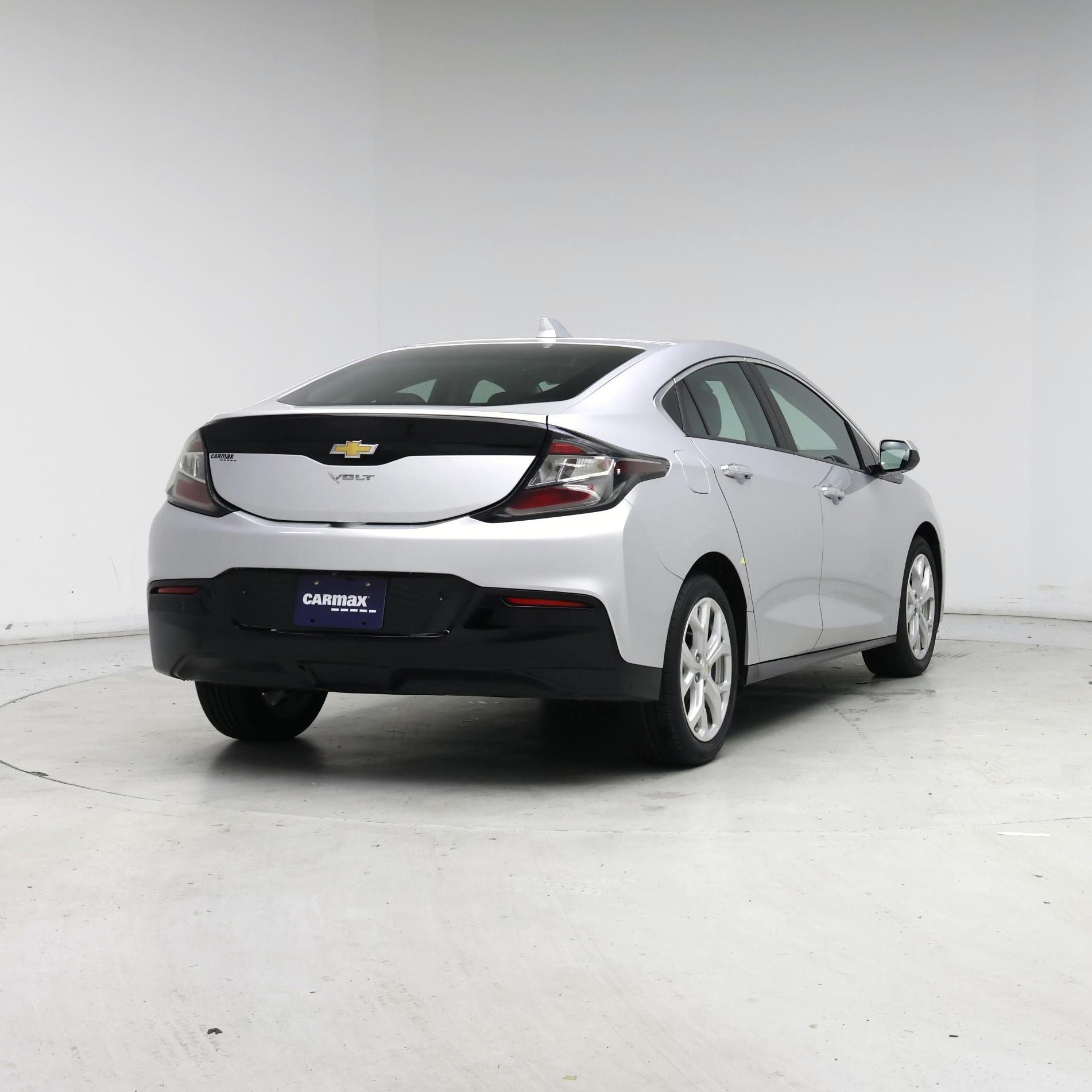 Thumbnail: 2017 Chevrolet Volt - 8