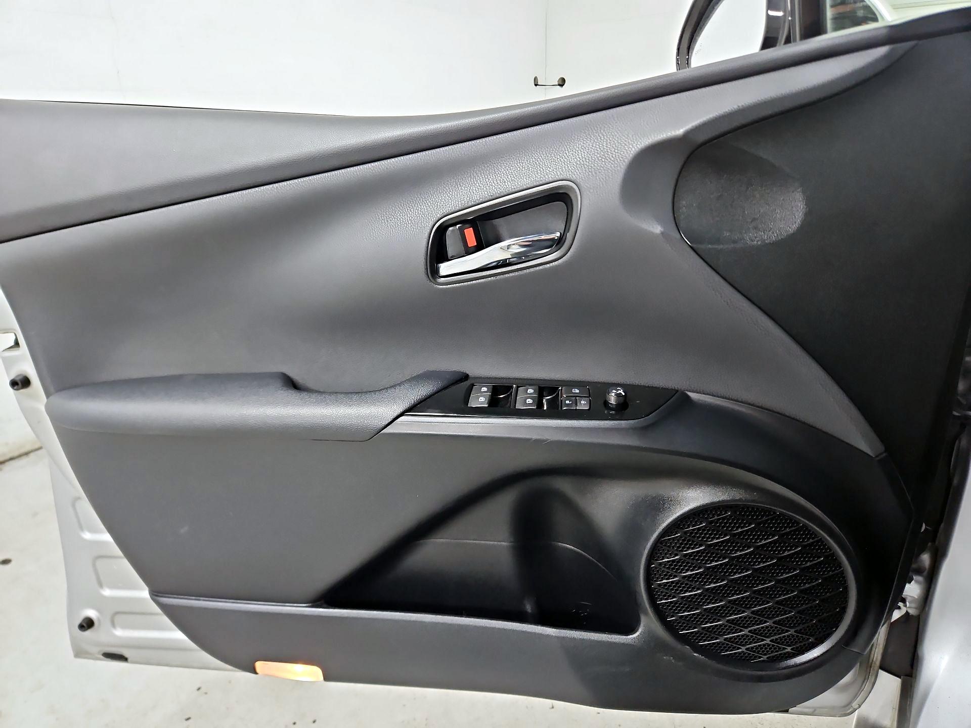 Thumbnail: 2016 Toyota Prius - 12