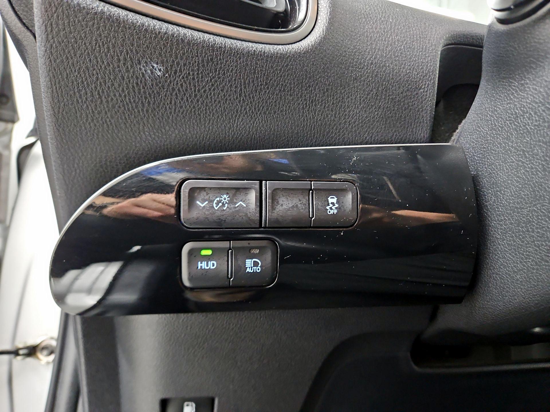 Thumbnail: 2016 Toyota Prius - 13