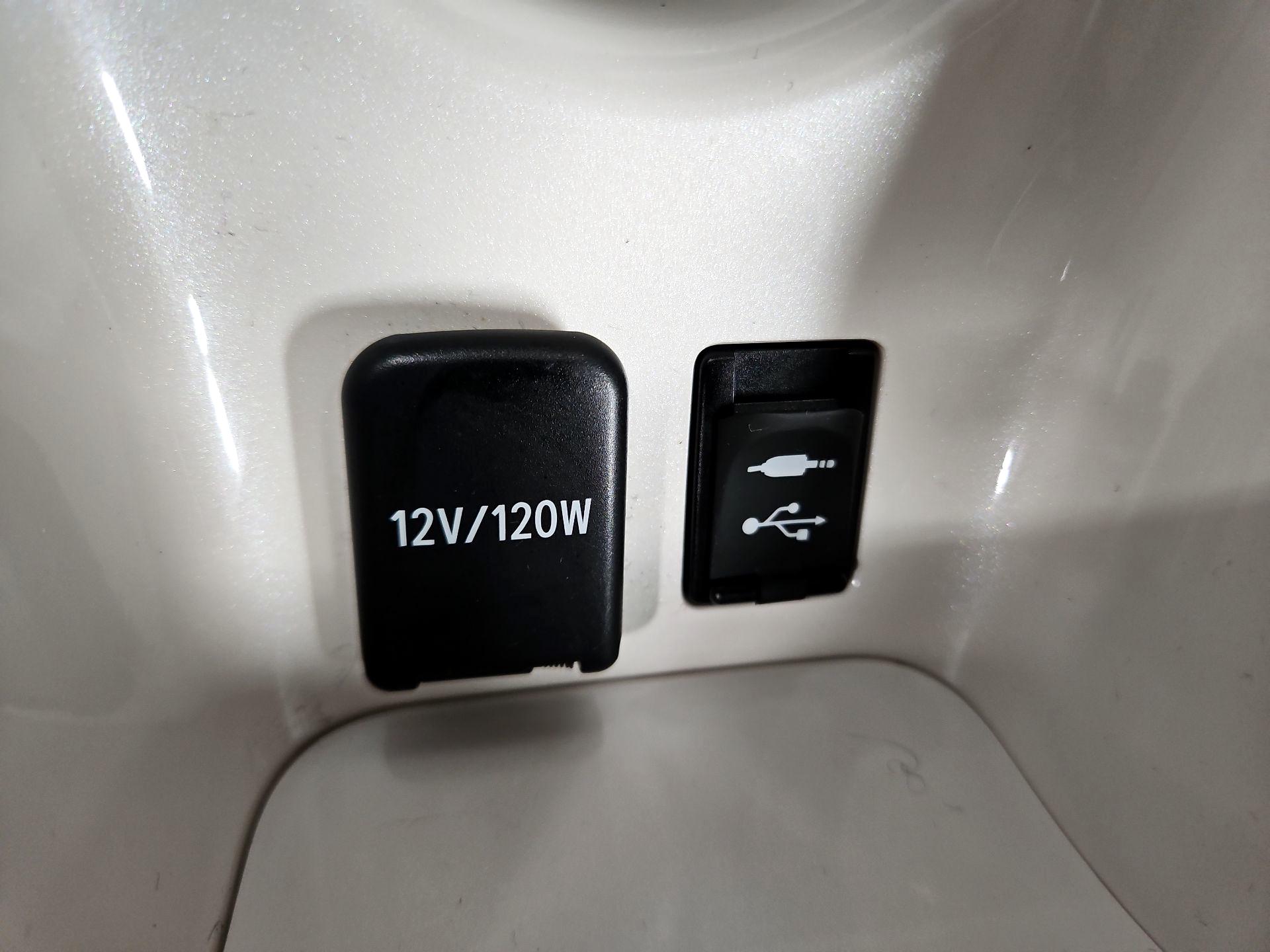 Thumbnail: 2016 Toyota Prius - 19