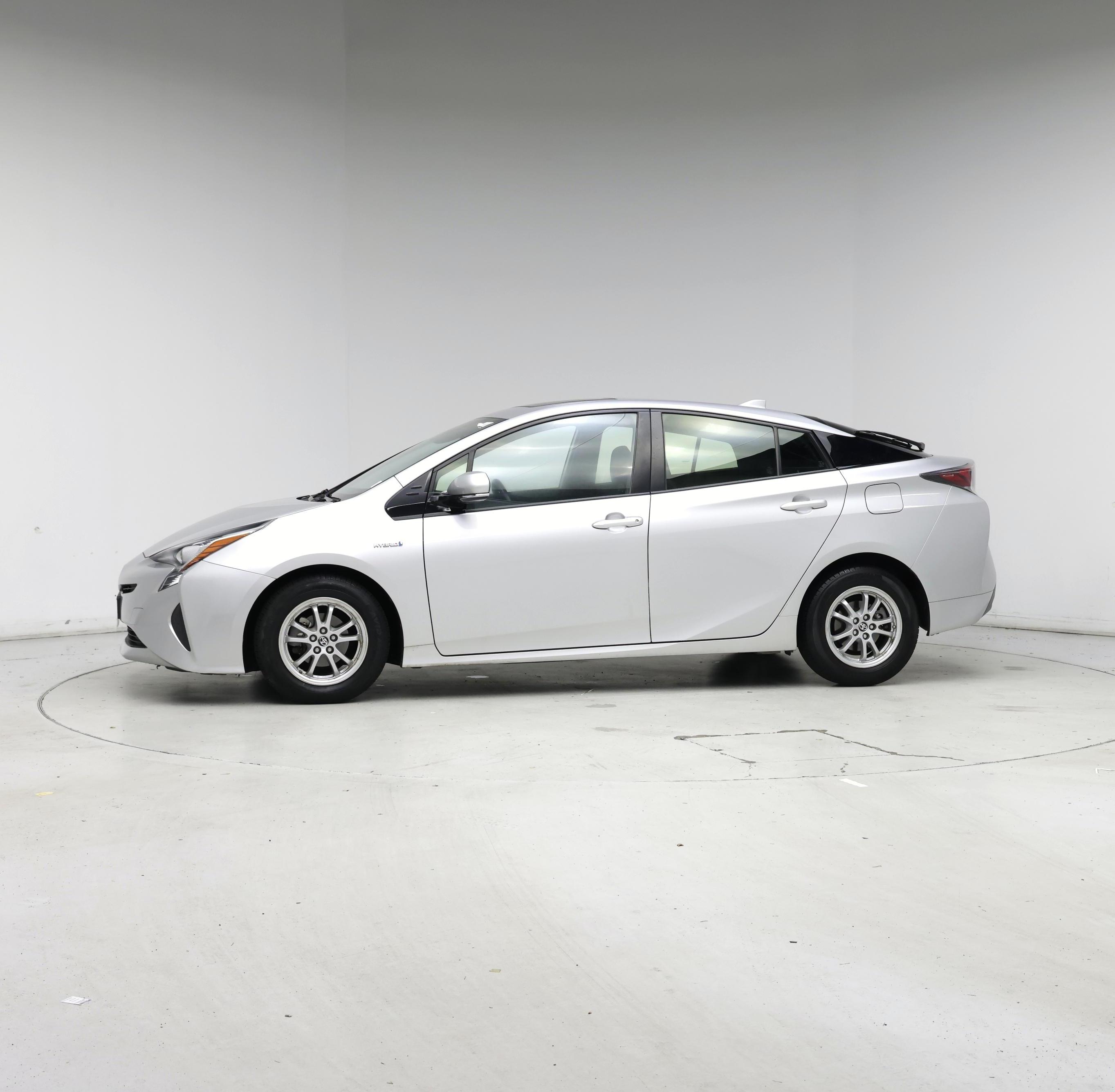 Thumbnail: 2016 Toyota Prius - 3