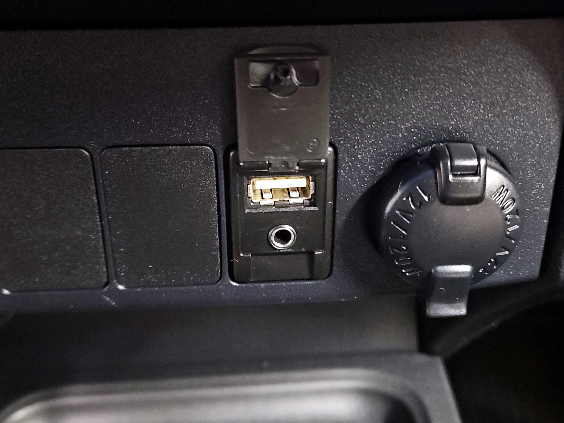 Thumbnail: 2018 Toyota RAV4 - 18