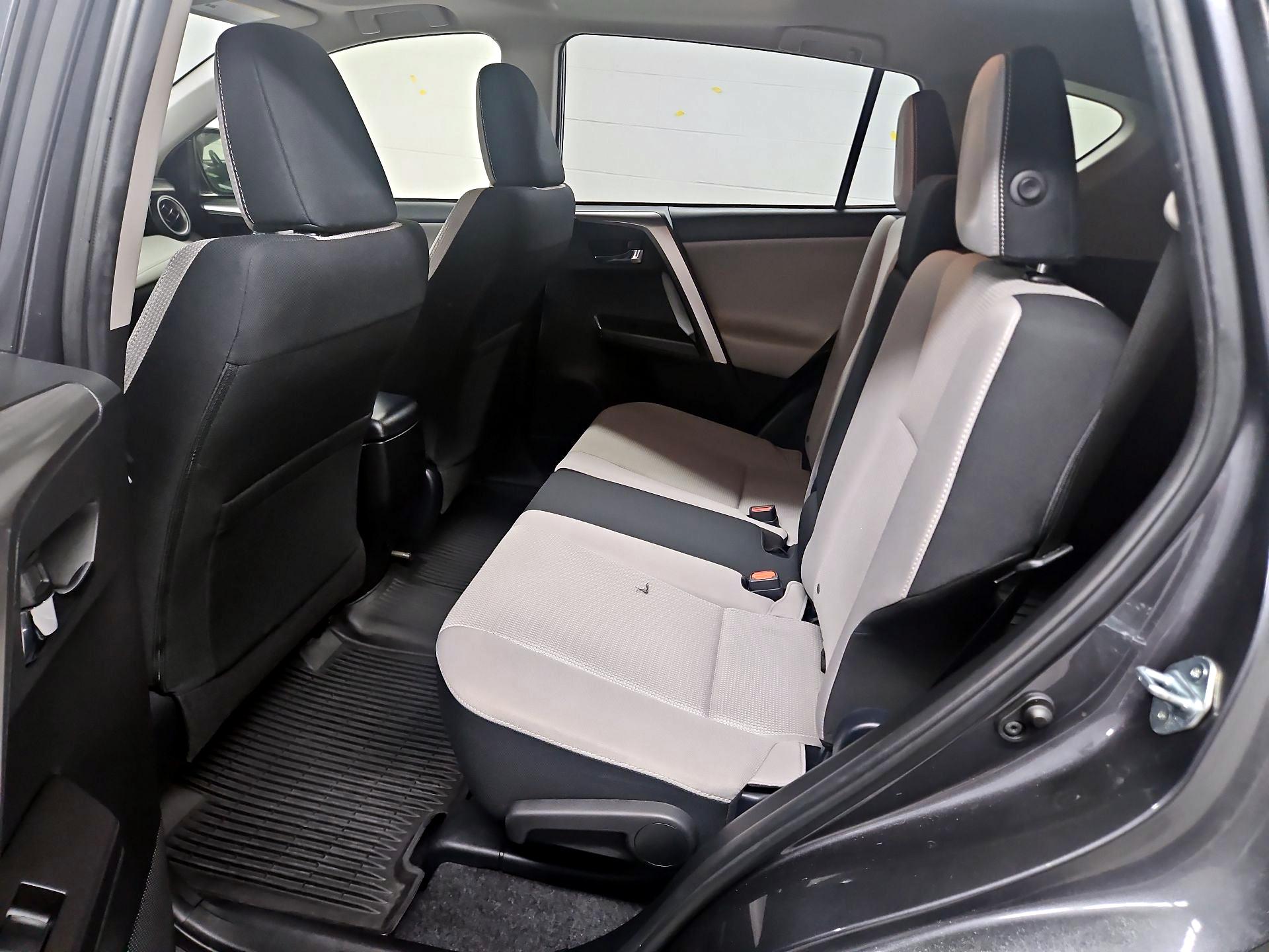 Thumbnail: 2018 Toyota RAV4 - 20