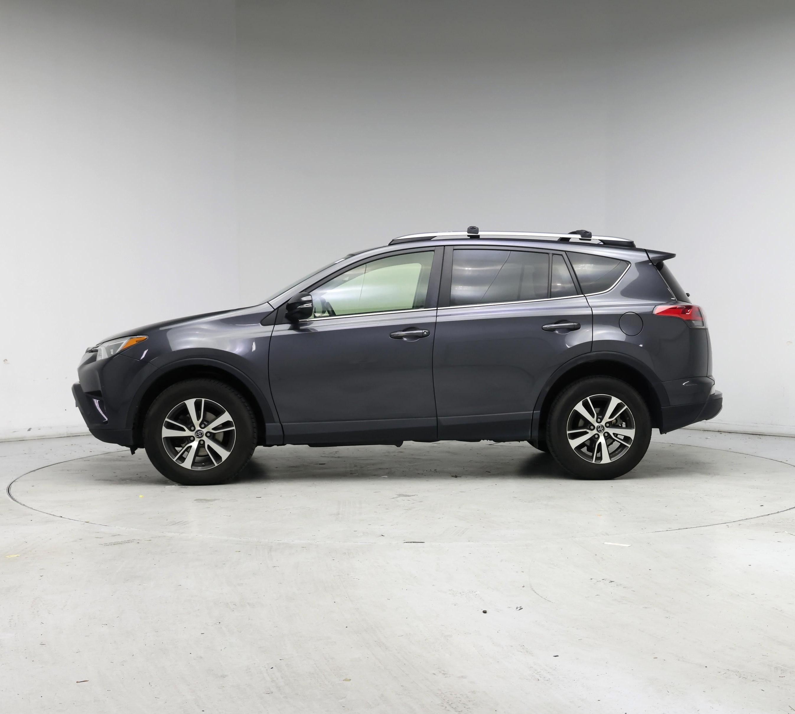 Thumbnail: 2018 Toyota RAV4 - 3