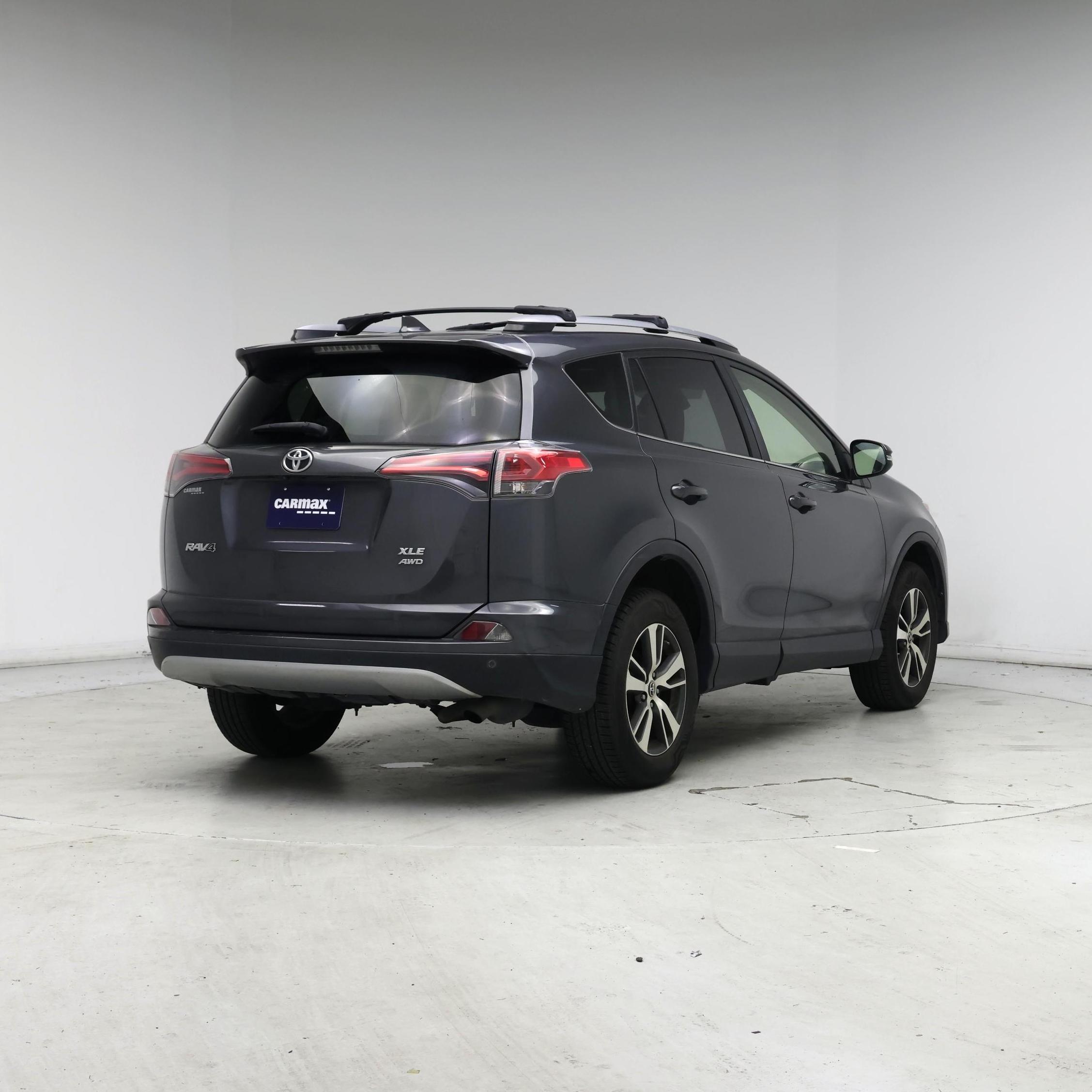 Thumbnail: 2018 Toyota RAV4 - 8