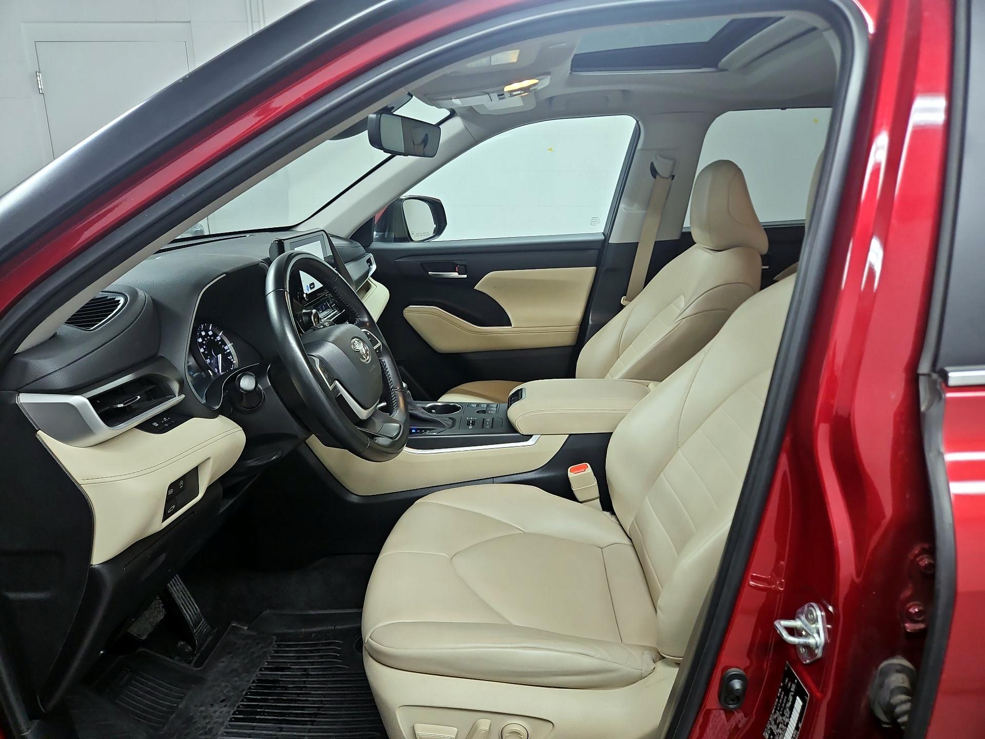 Thumbnail: 2023 Toyota Highlander - 11