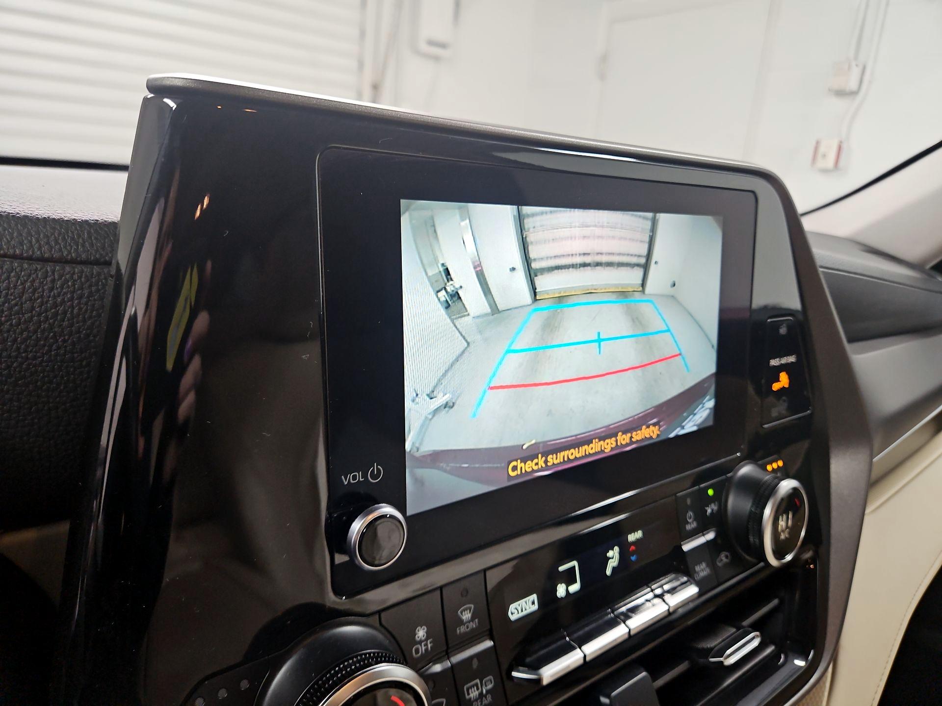 Thumbnail: 2023 Toyota Highlander - 14