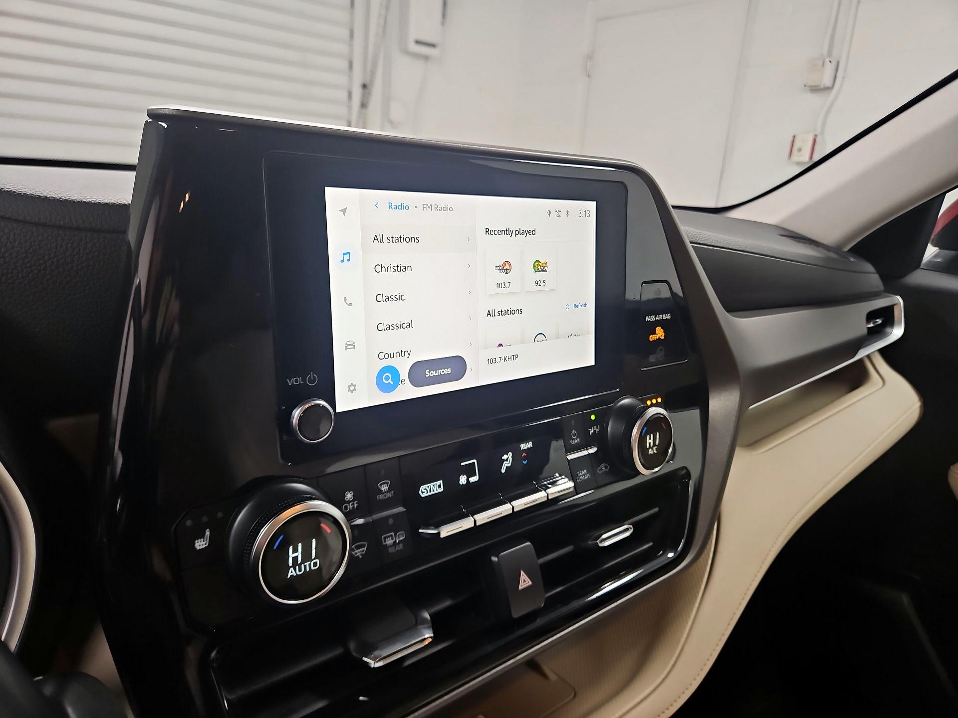 Thumbnail: 2023 Toyota Highlander - 15