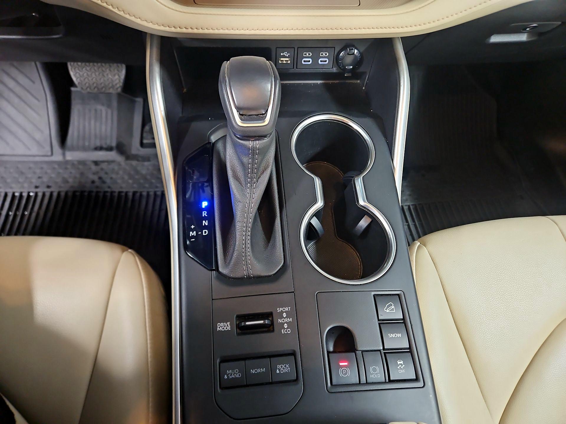 Thumbnail: 2023 Toyota Highlander - 17