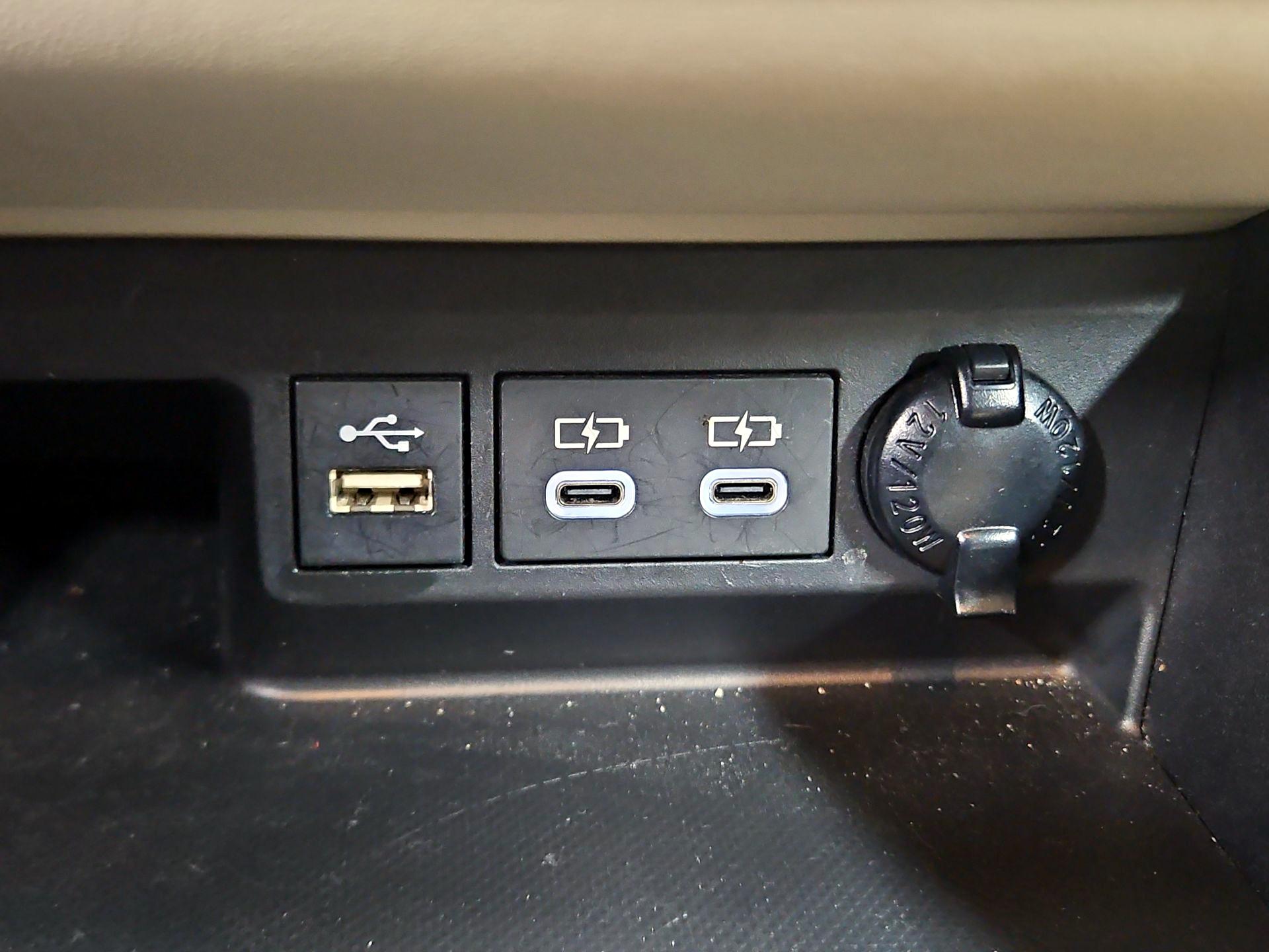 Thumbnail: 2023 Toyota Highlander - 18