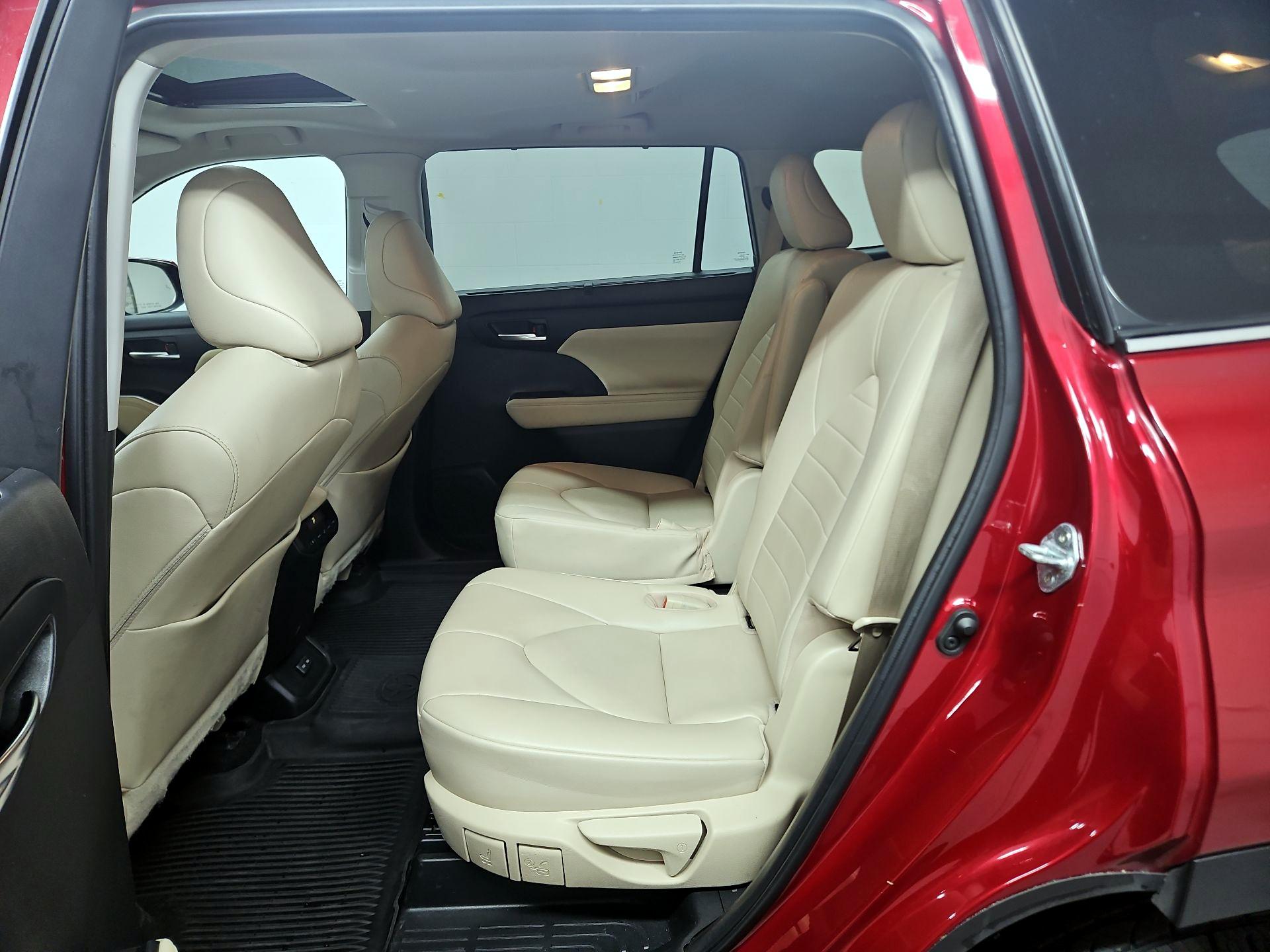 Thumbnail: 2023 Toyota Highlander - 20