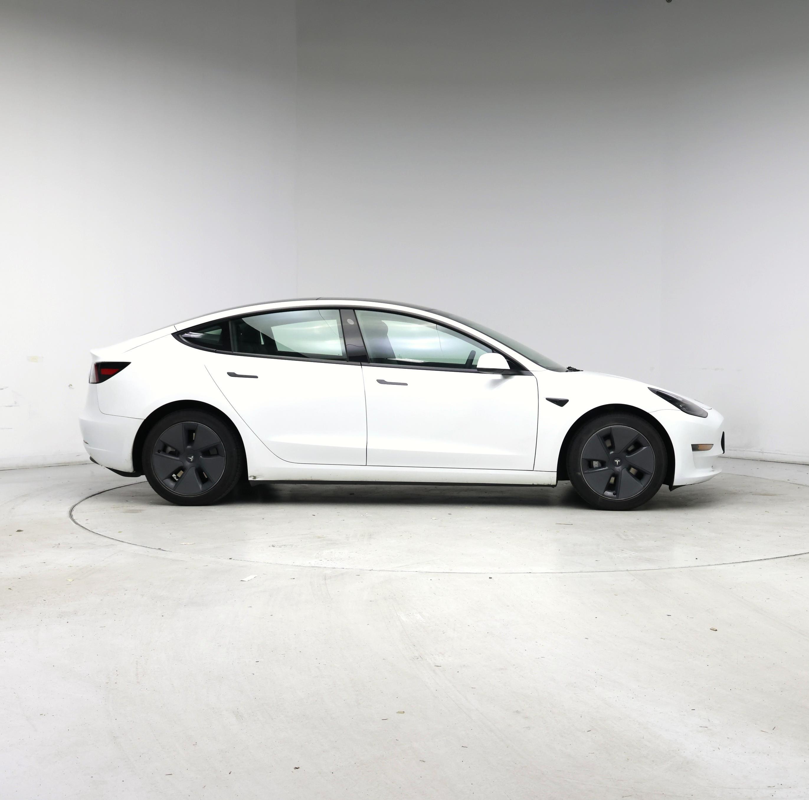 Thumbnail: 2023 Tesla Model 3 - 7