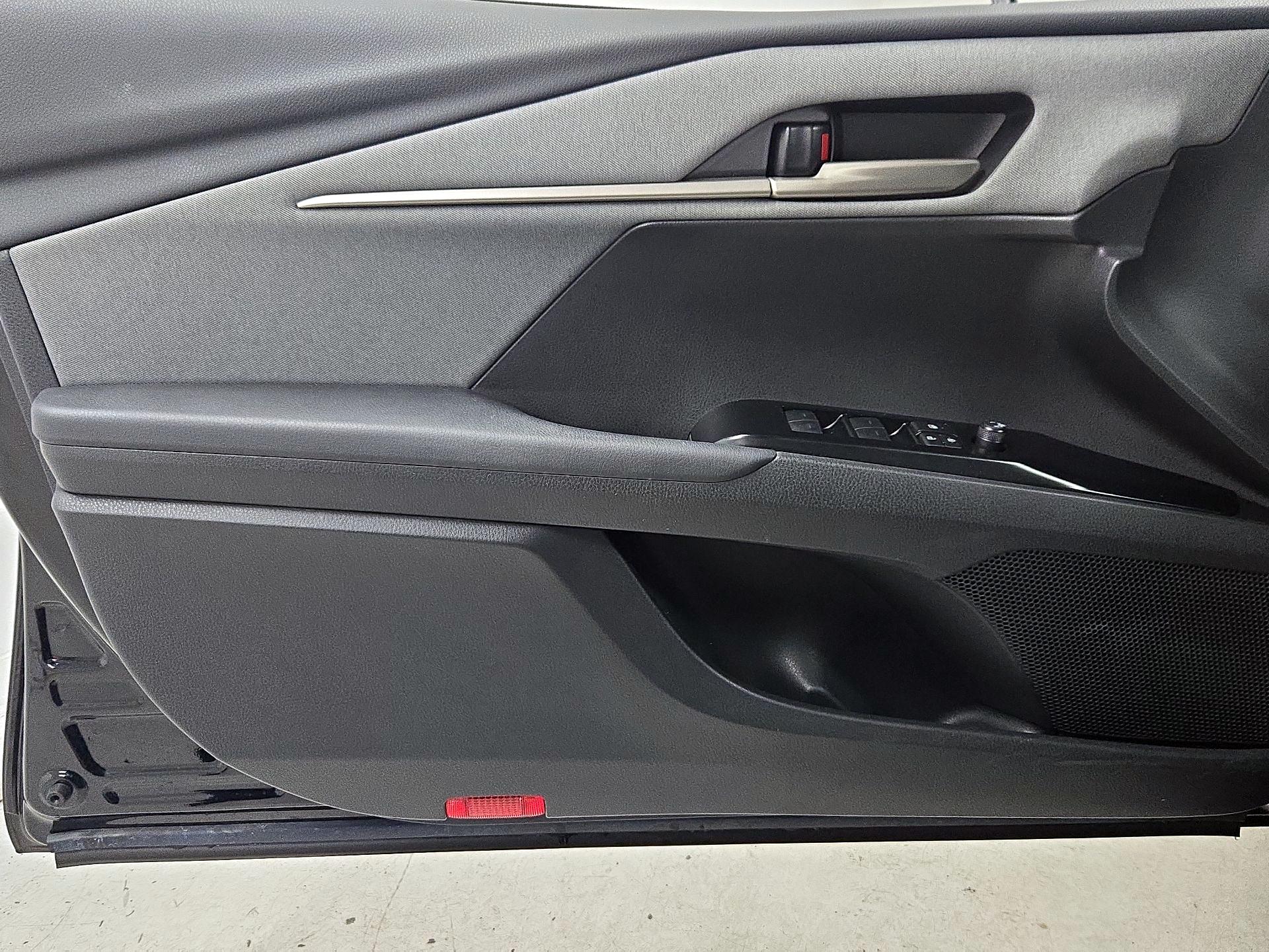 Thumbnail: 2025 Toyota Camry - 12