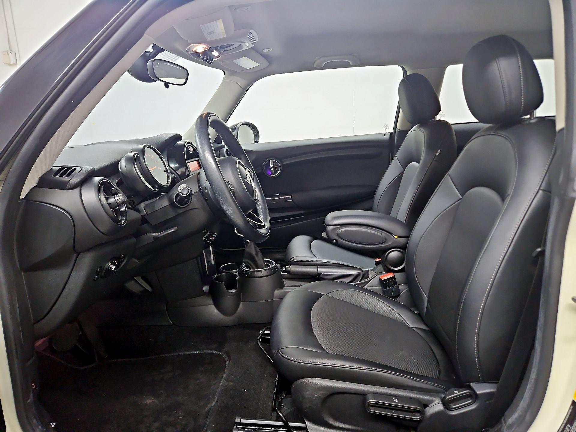 Thumbnail: 2015 MINI Cooper Hardtop - 11