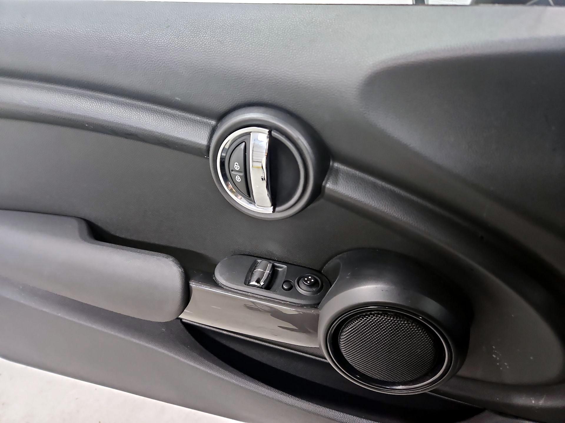 Thumbnail: 2015 MINI Cooper Hardtop - 12