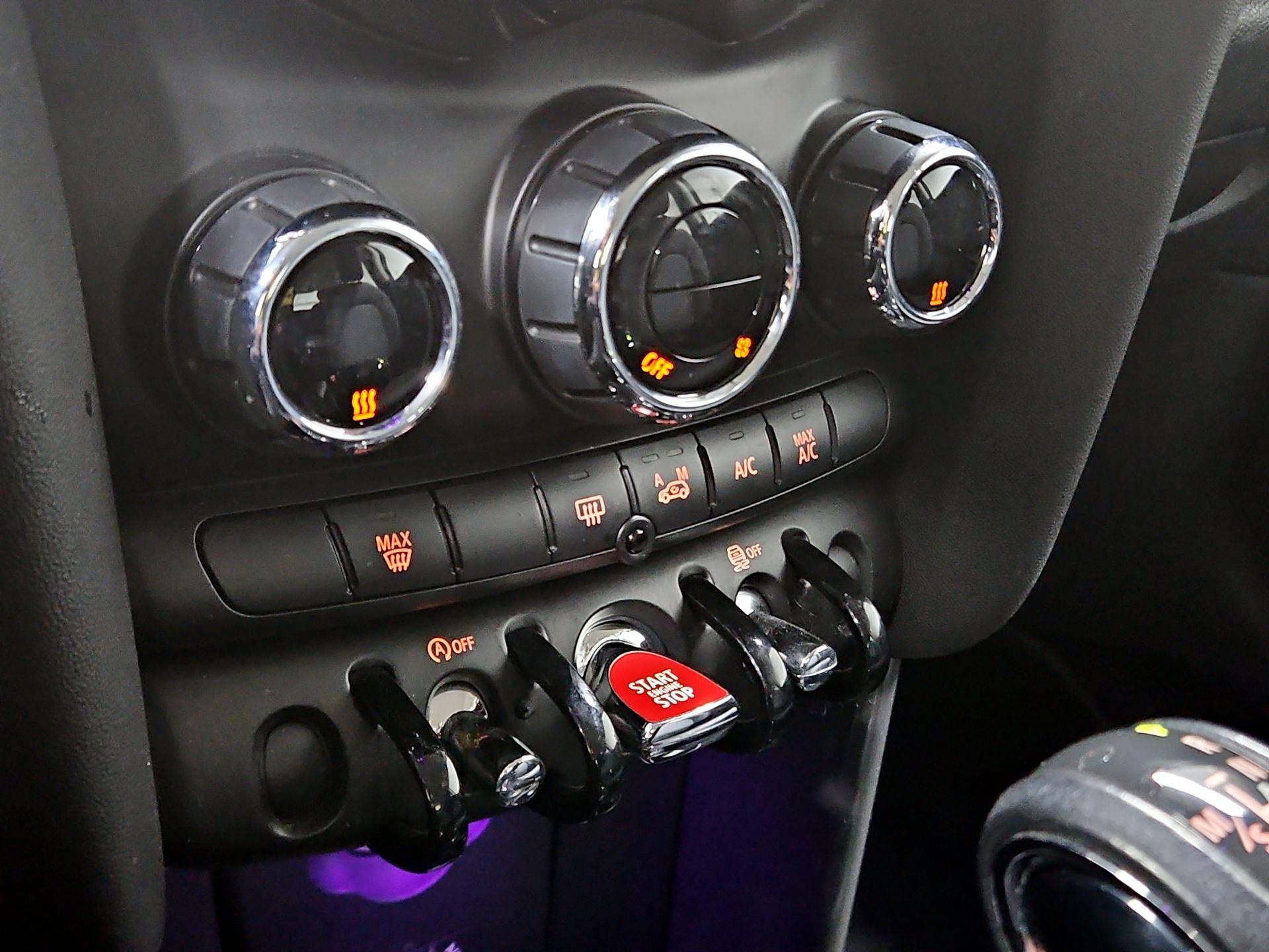 Thumbnail: 2015 MINI Cooper Hardtop - 15