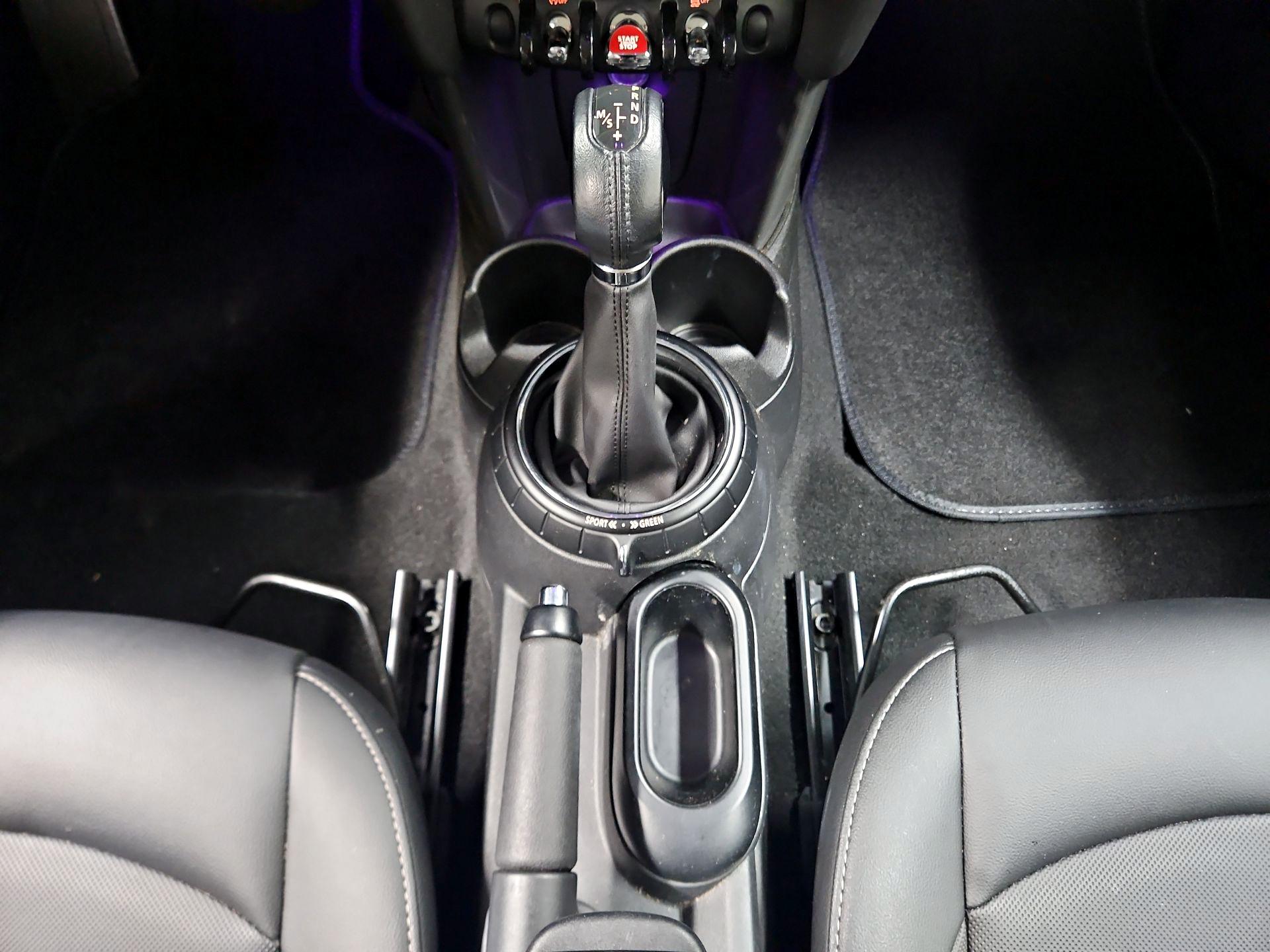 Thumbnail: 2015 MINI Cooper Hardtop - 16