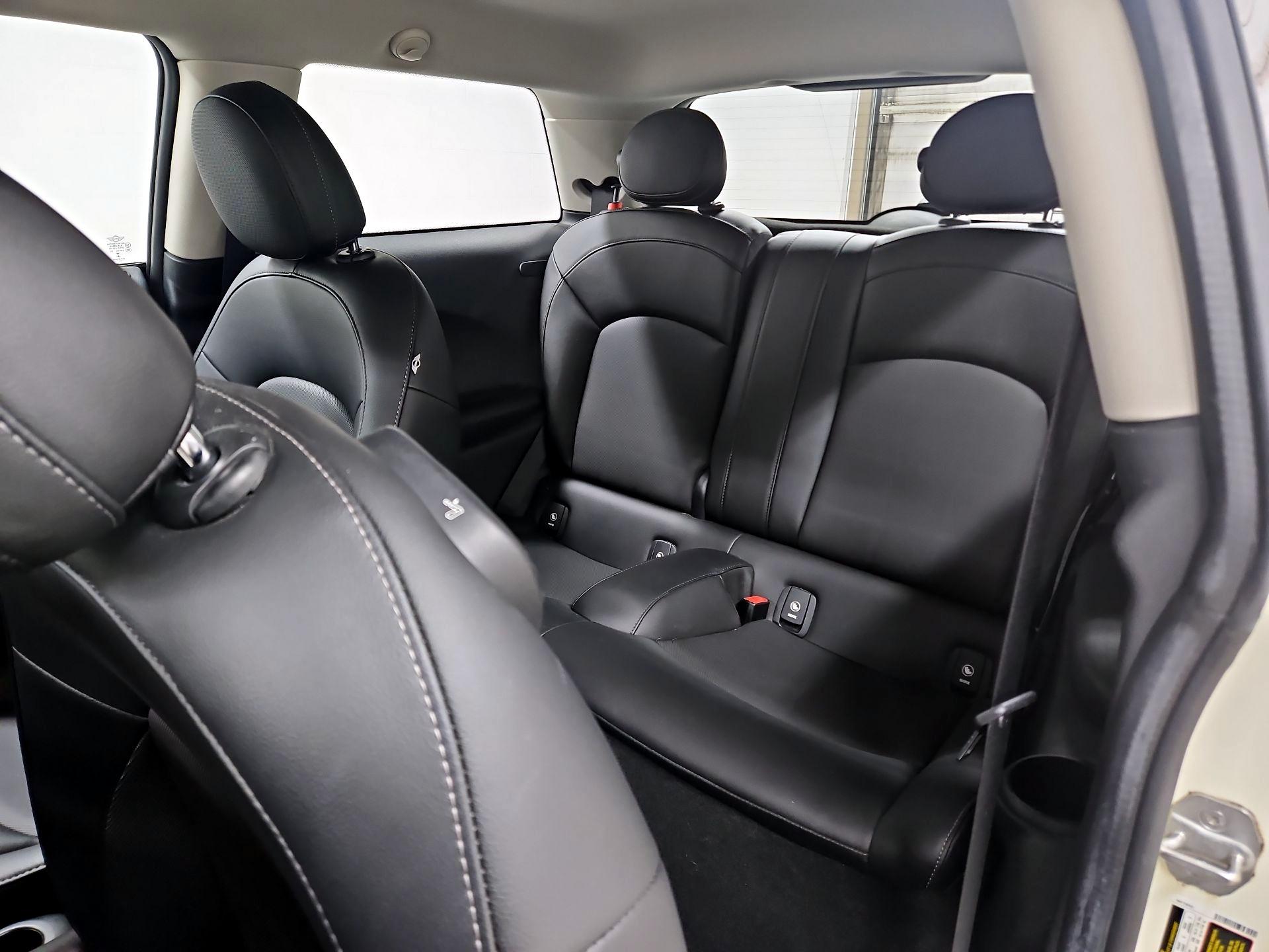 Thumbnail: 2015 MINI Cooper Hardtop - 18