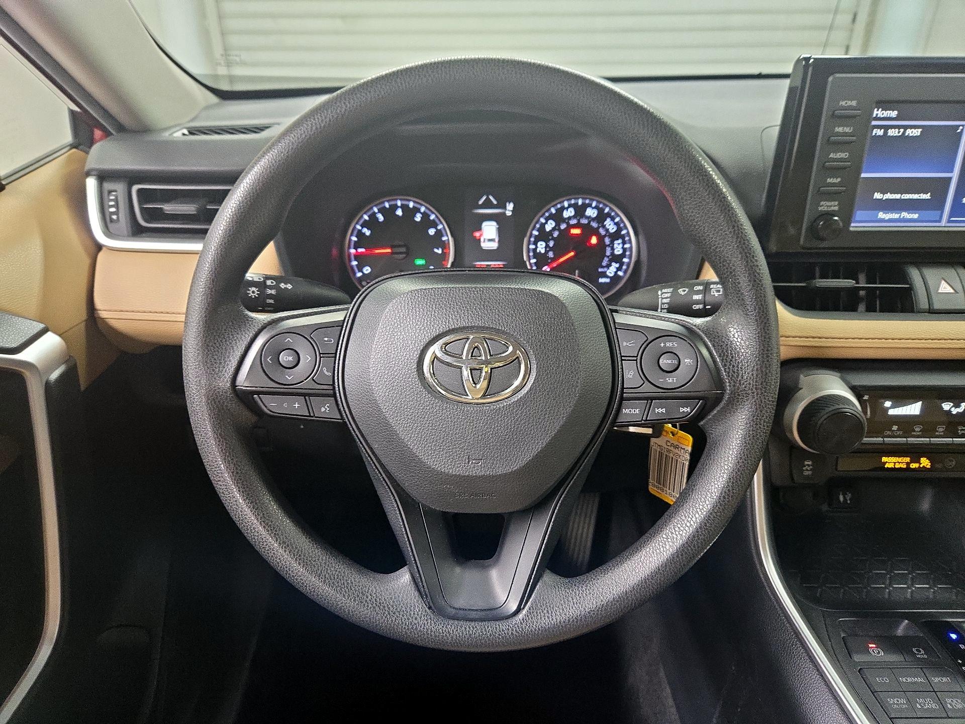 Thumbnail: 2019 Toyota RAV4 - 10