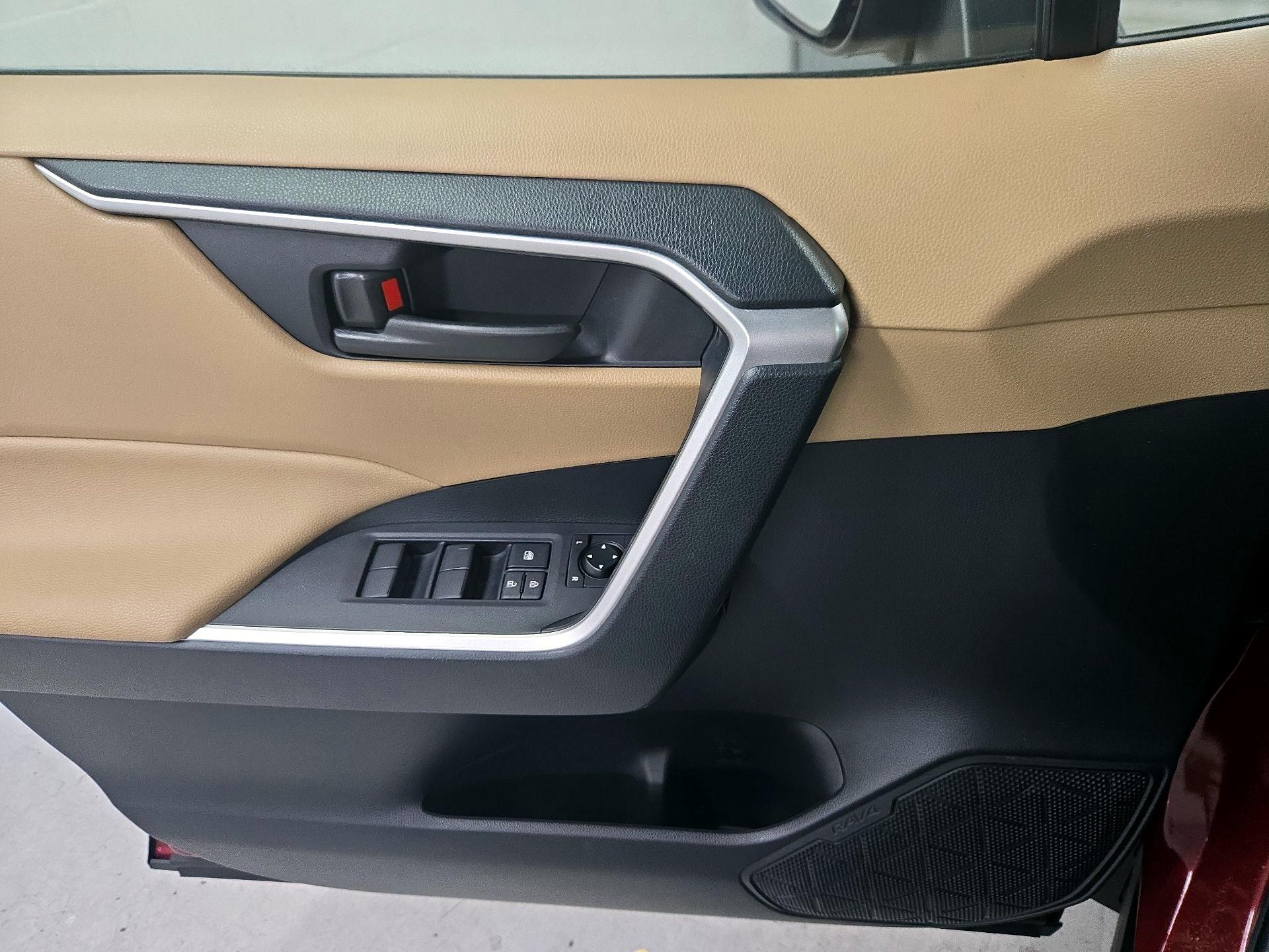 Thumbnail: 2019 Toyota RAV4 - 12