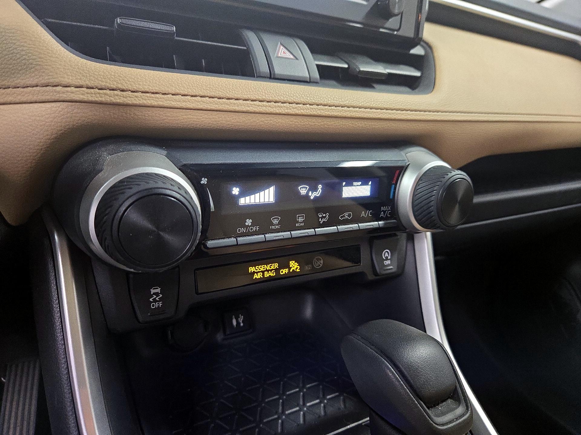 Thumbnail: 2019 Toyota RAV4 - 16