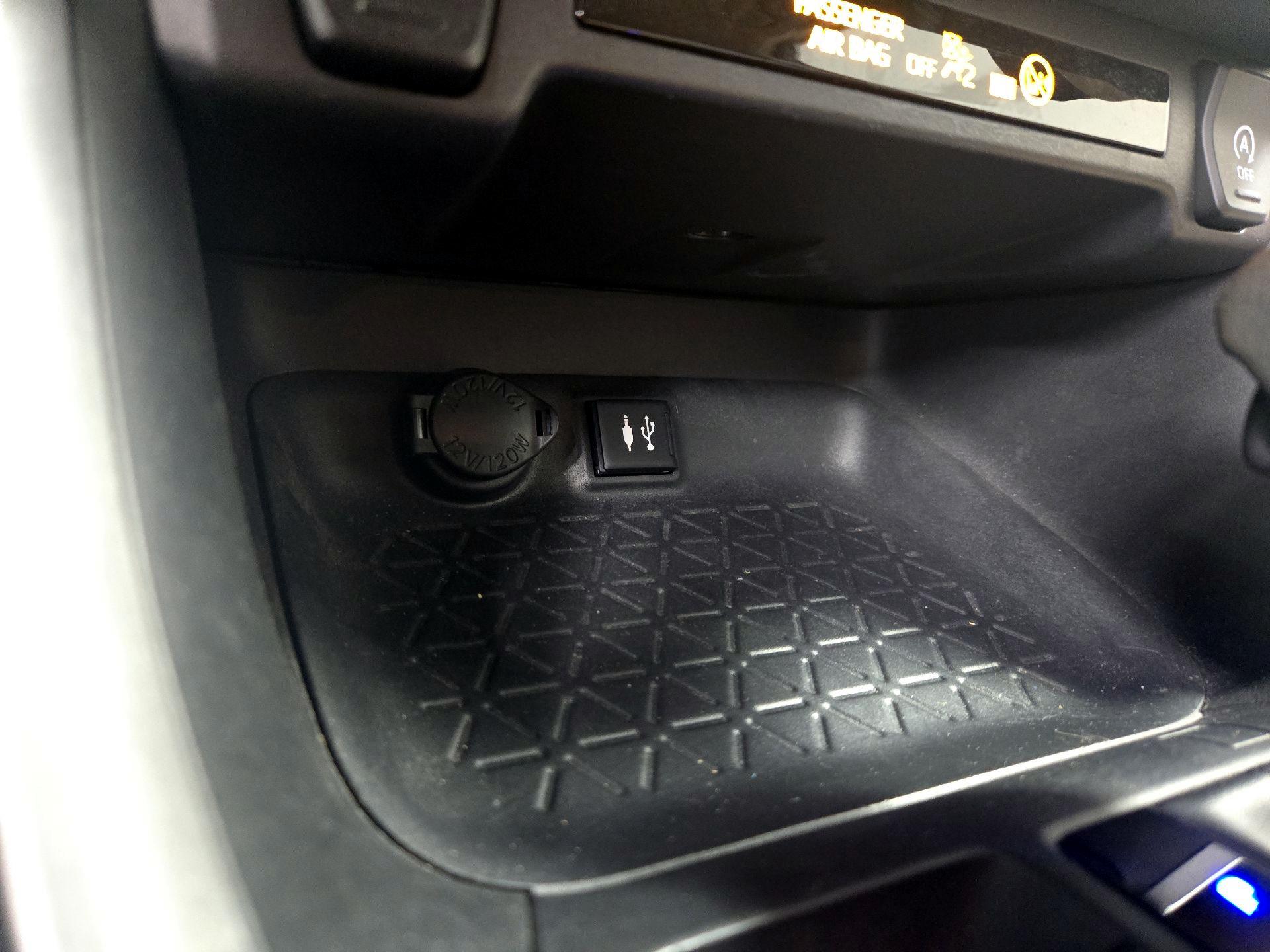 Thumbnail: 2019 Toyota RAV4 - 18