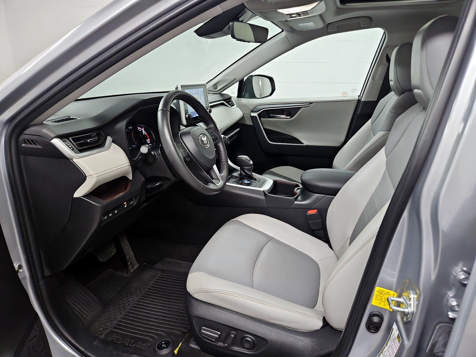 Thumbnail: 2022 Toyota RAV4 - 11