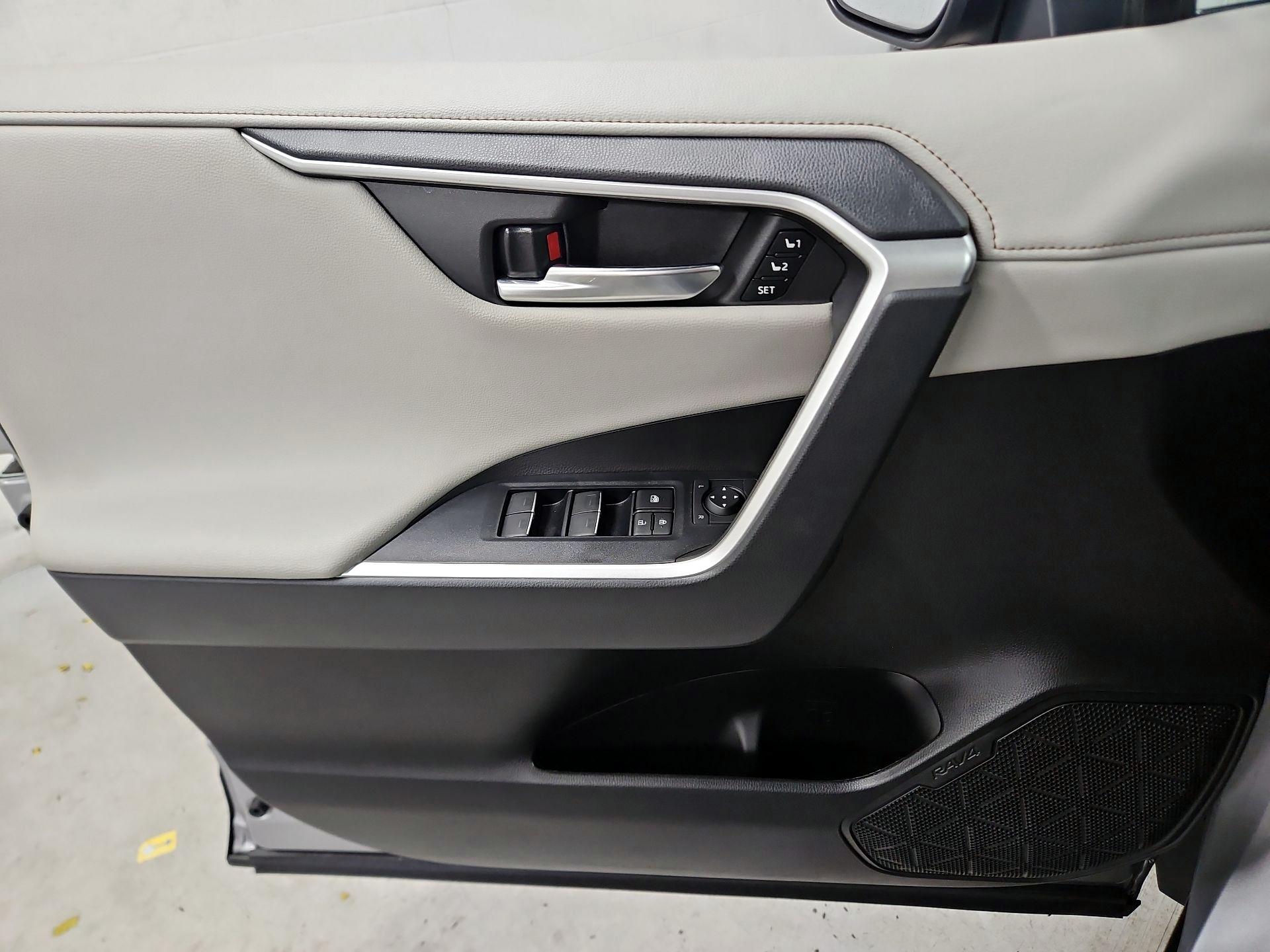 Thumbnail: 2022 Toyota RAV4 - 12