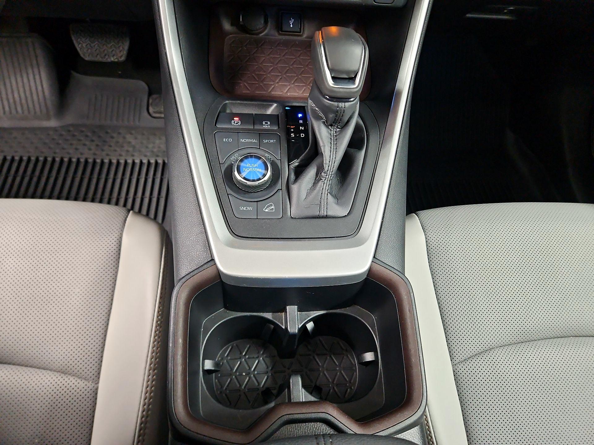 Thumbnail: 2022 Toyota RAV4 - 17