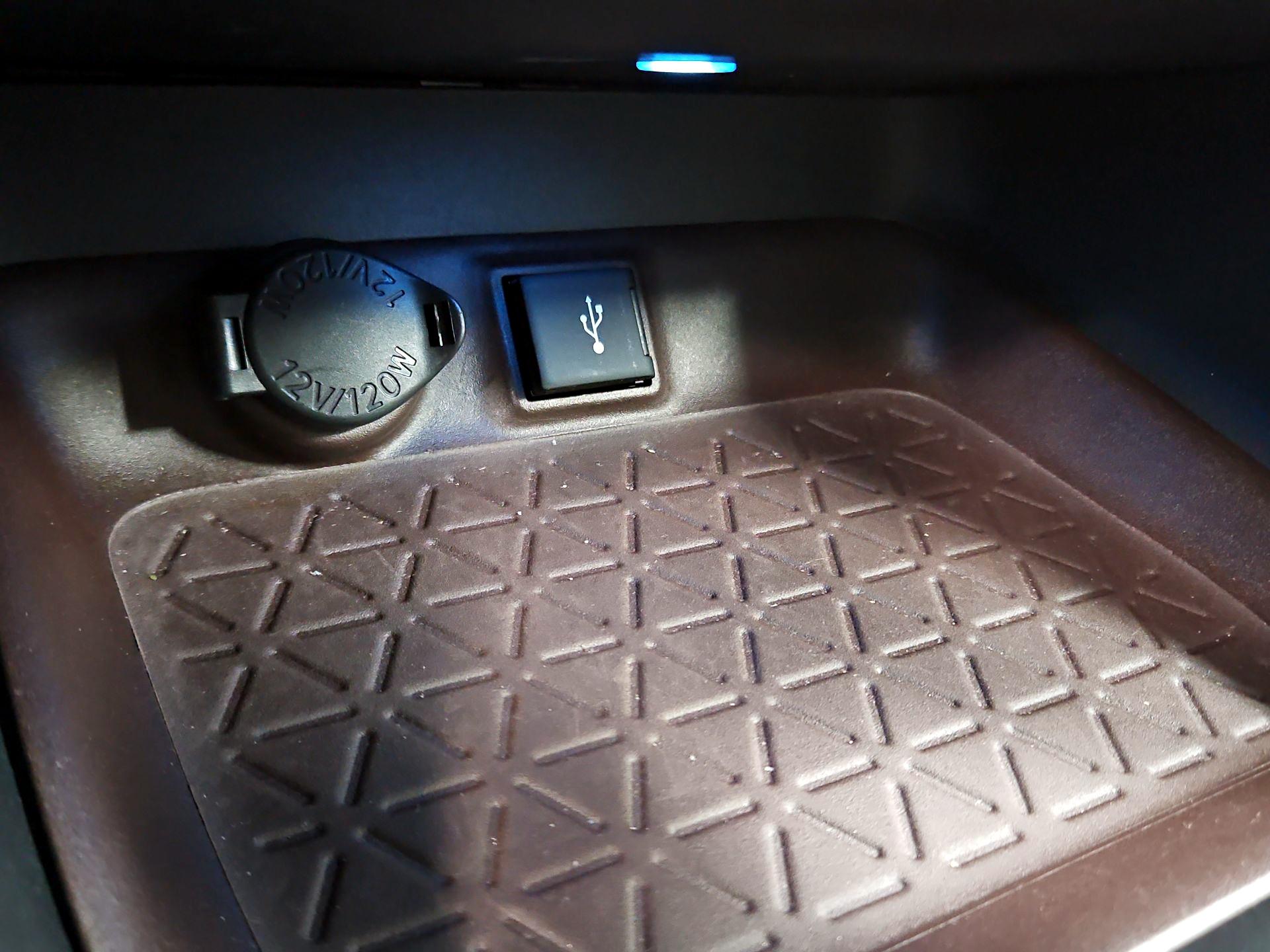 Thumbnail: 2022 Toyota RAV4 - 18