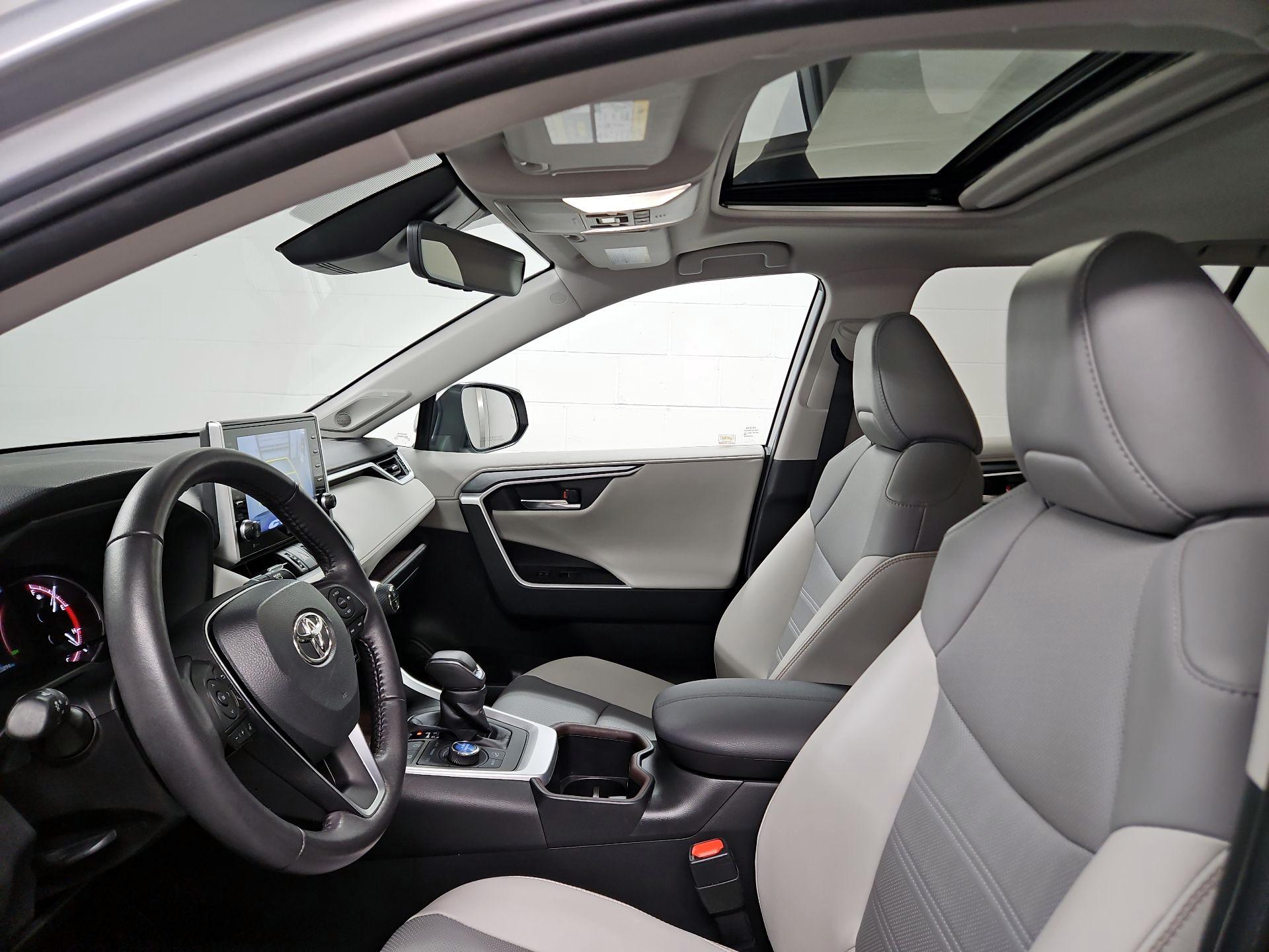 Thumbnail: 2022 Toyota RAV4 - 19