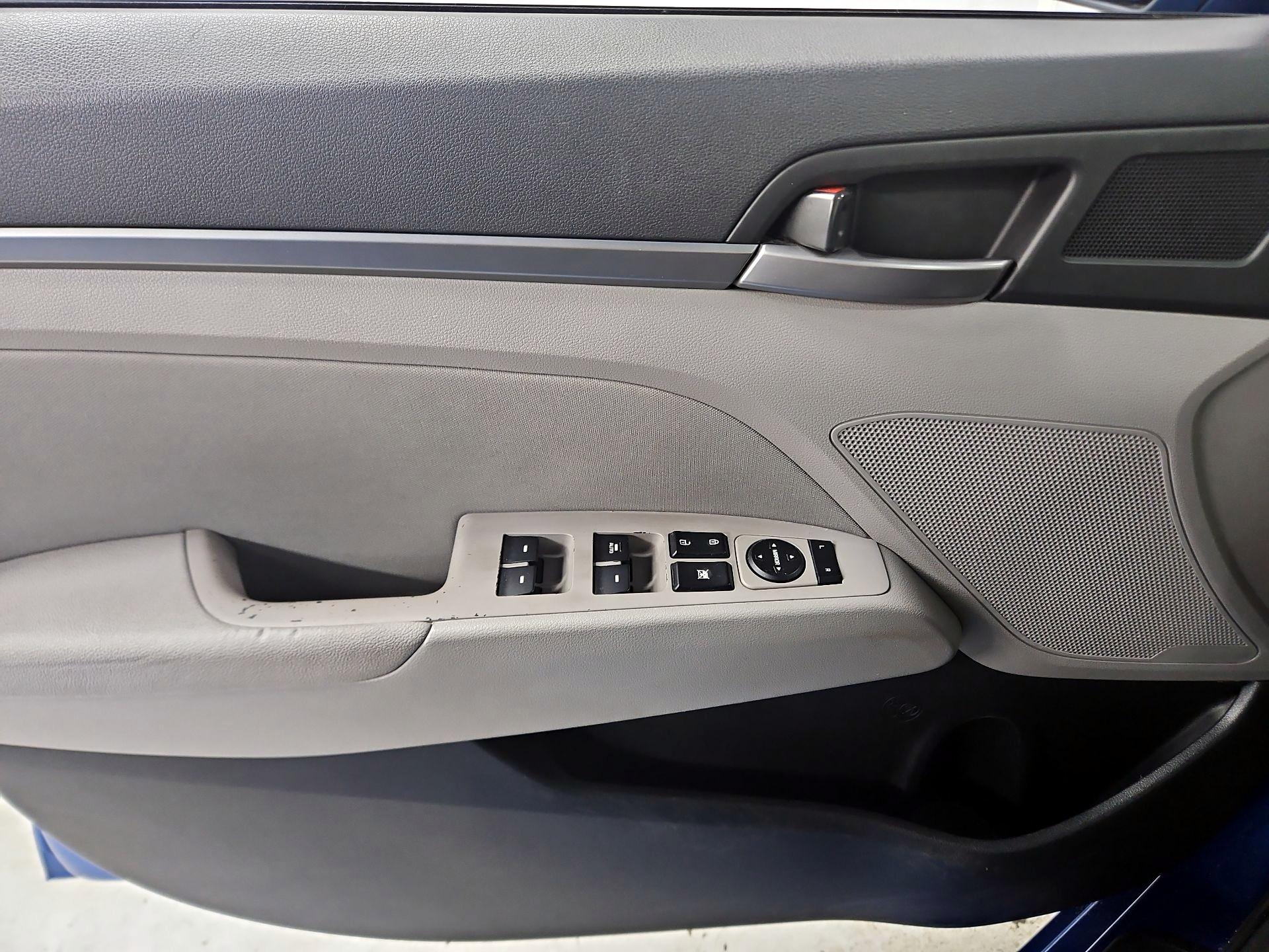 Thumbnail: 2017 Hyundai Elantra - 12