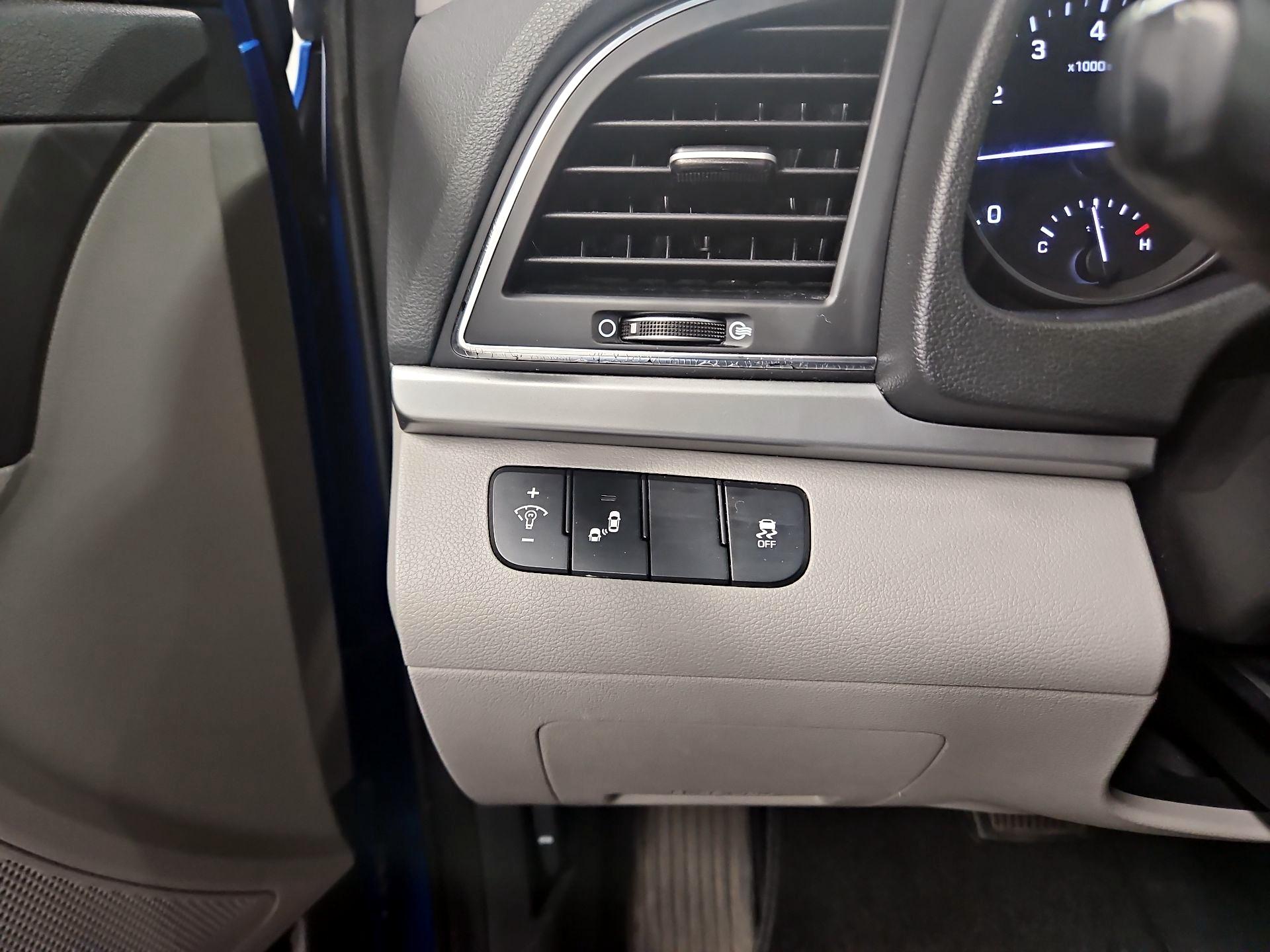 Thumbnail: 2017 Hyundai Elantra - 13