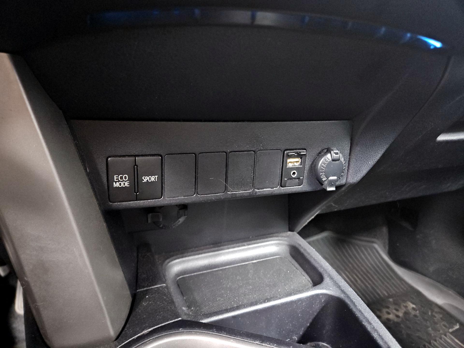 Thumbnail: 2017 Toyota RAV4 - 18