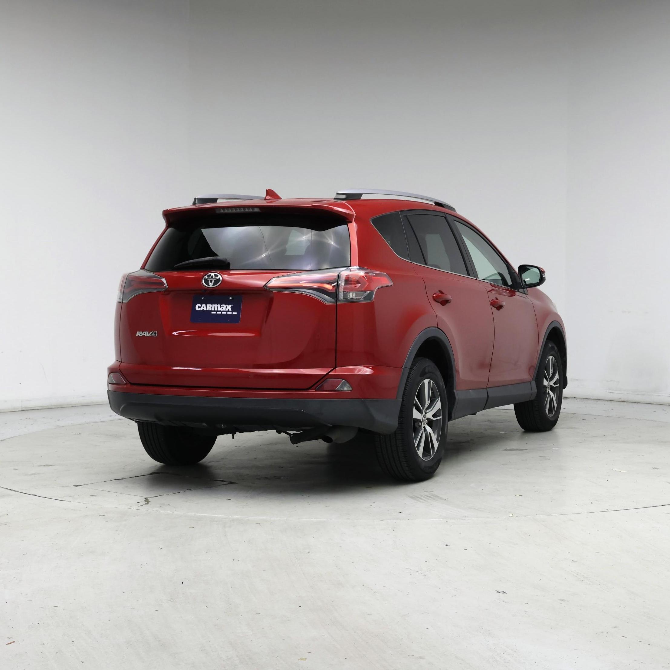 Thumbnail: 2017 Toyota RAV4 - 8