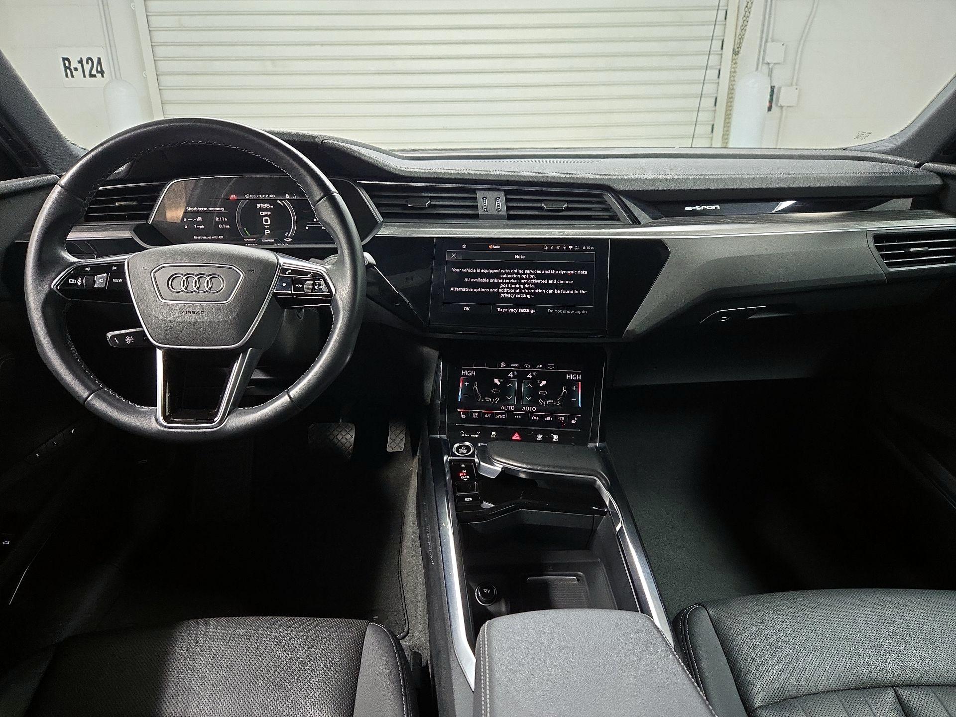 Thumbnail: 2023 Audi e-tron S - 9