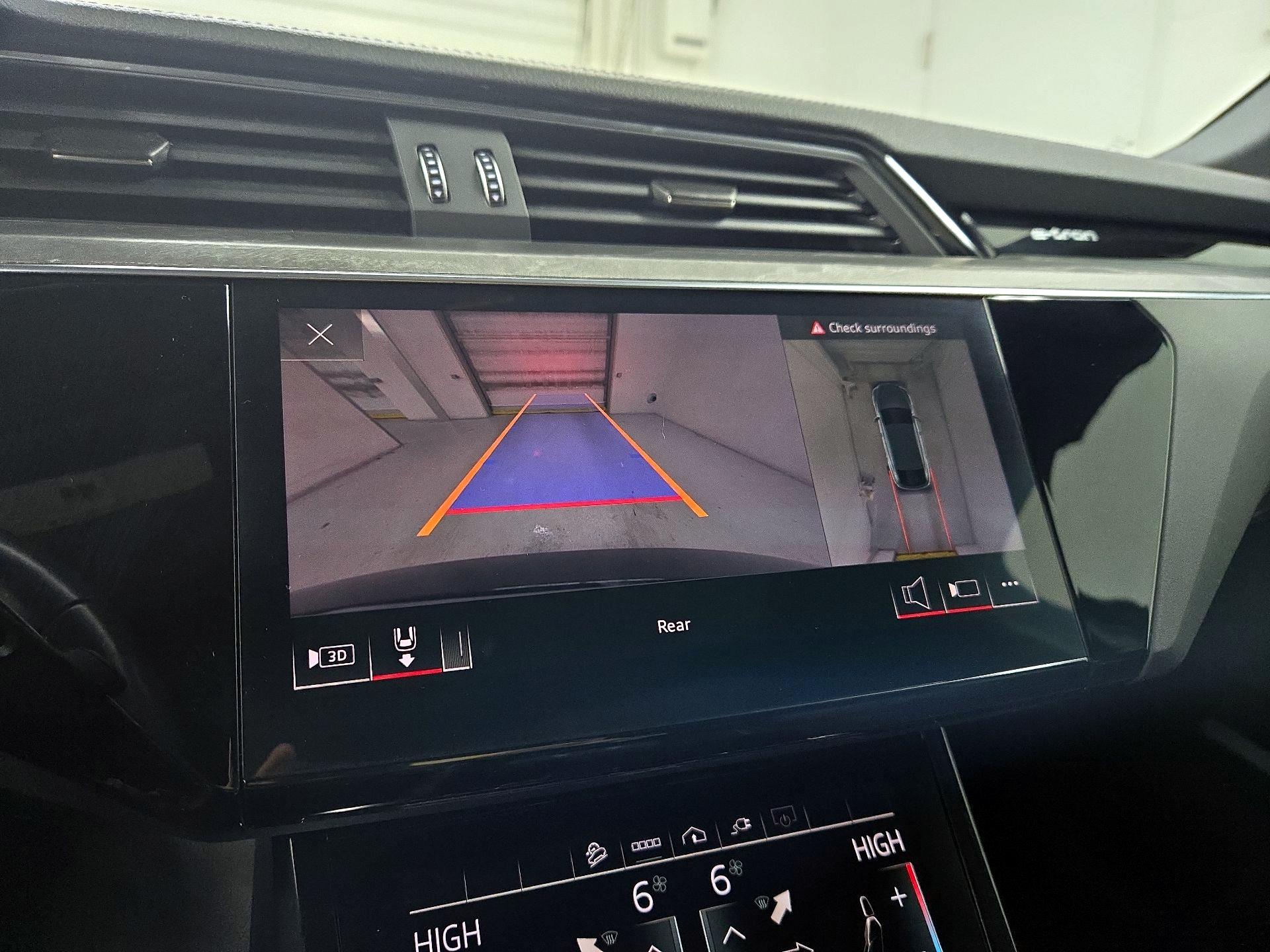 Thumbnail: 2023 Audi e-tron S - 15