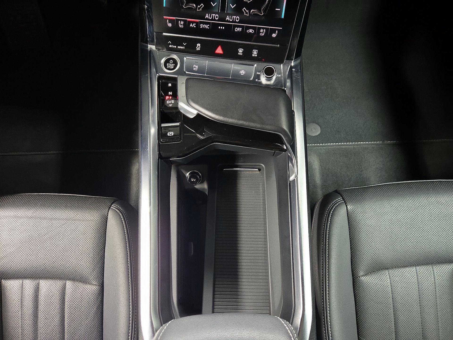 Thumbnail: 2023 Audi e-tron S - 18