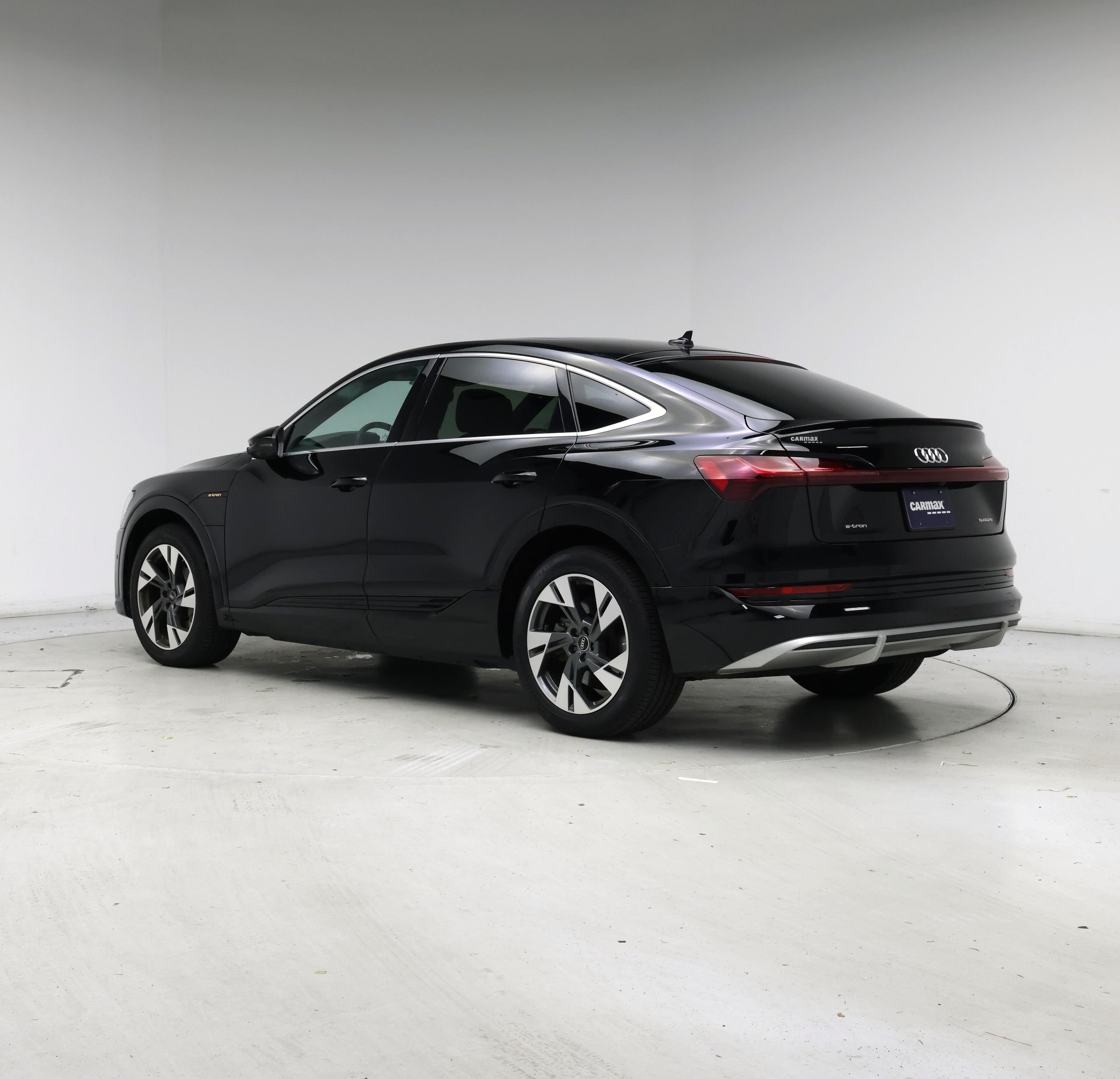 Thumbnail: 2023 Audi e-tron S - 2