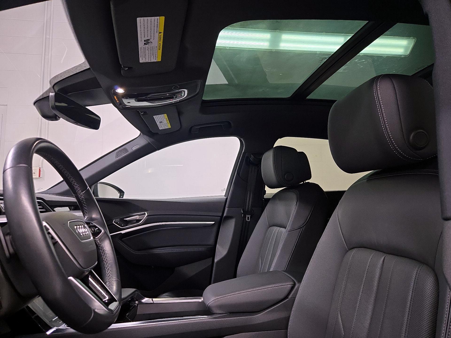 Thumbnail: 2023 Audi e-tron S - 20