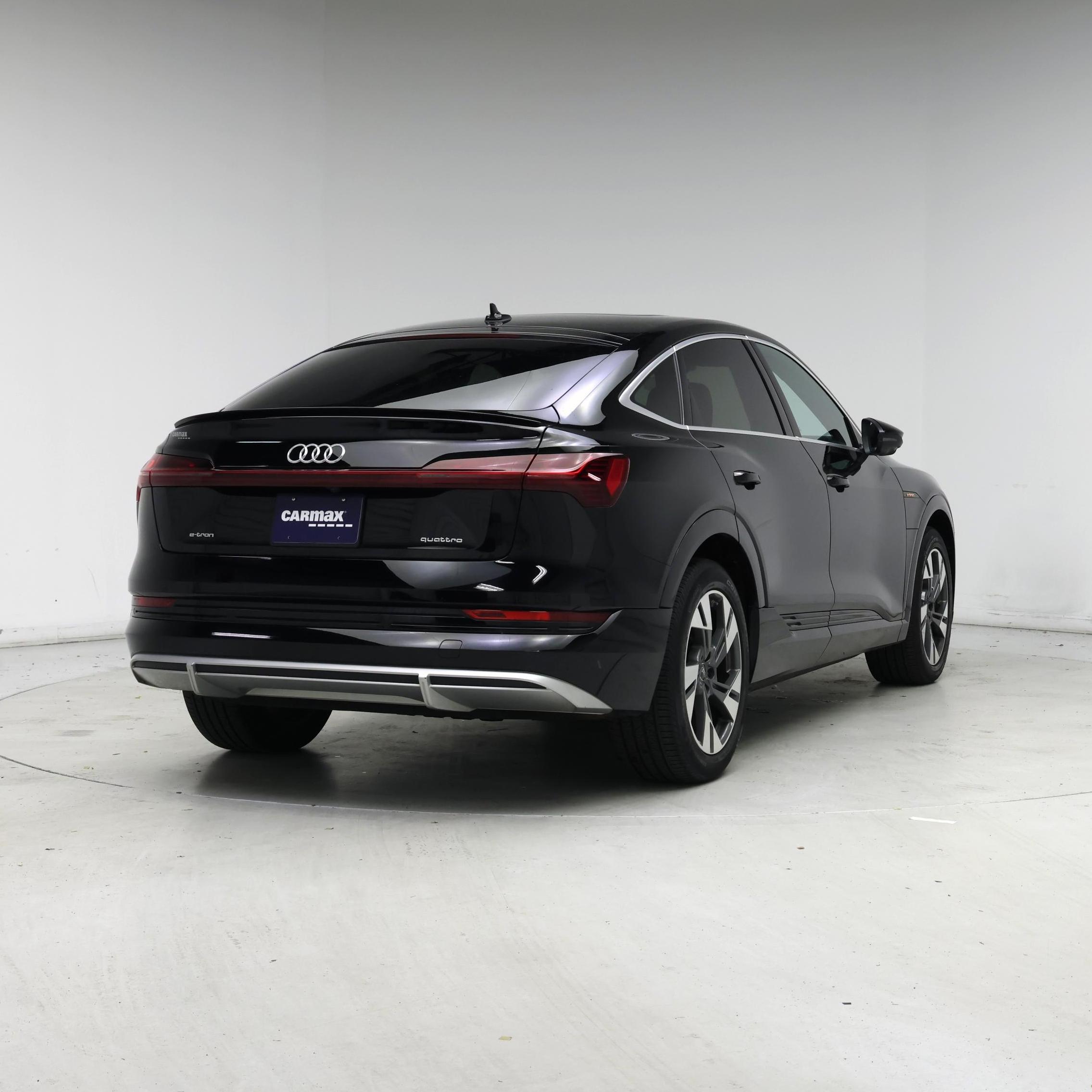 Thumbnail: 2023 Audi e-tron S - 8