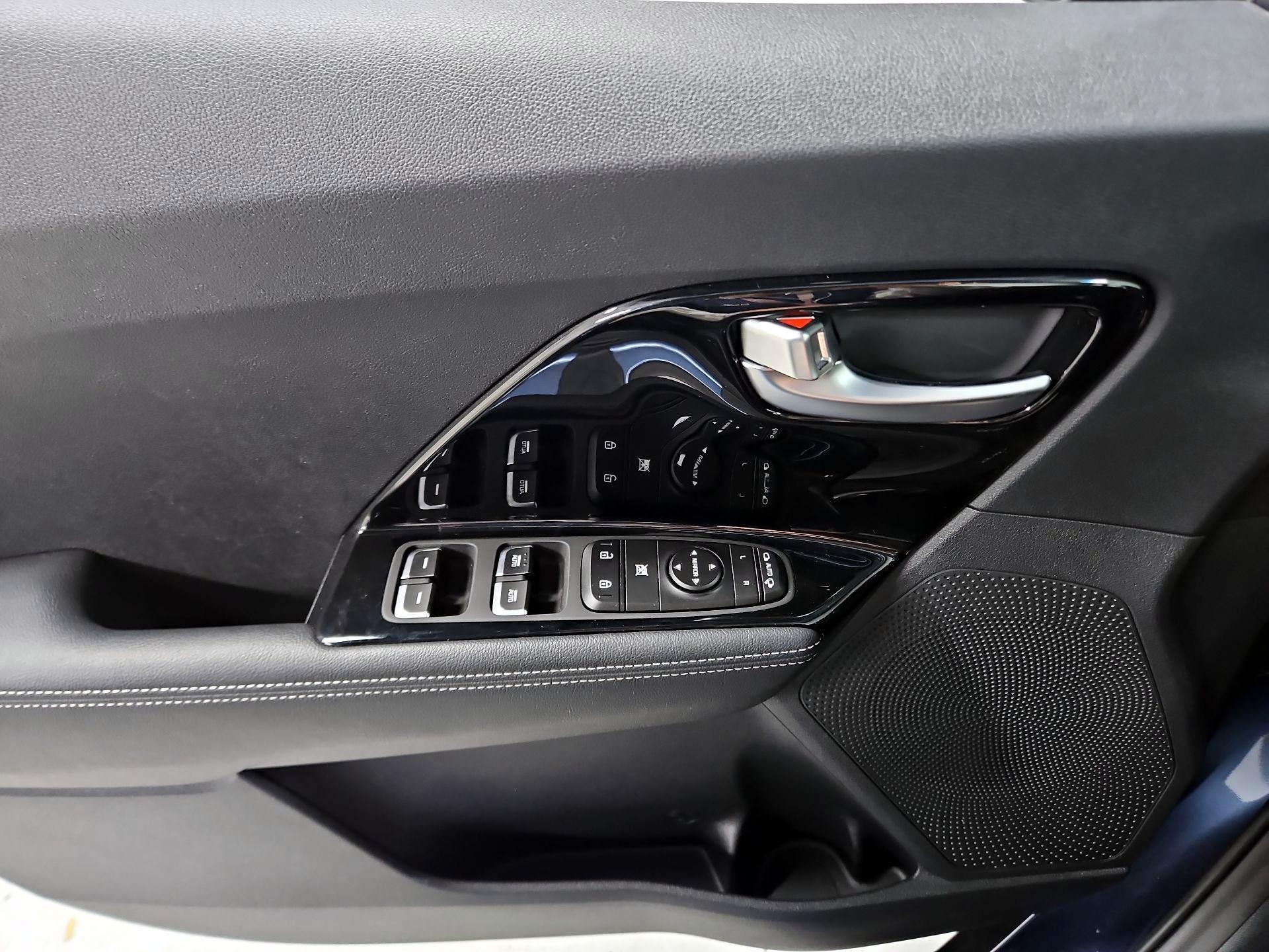 Thumbnail: 2022 Kia Niro - 12