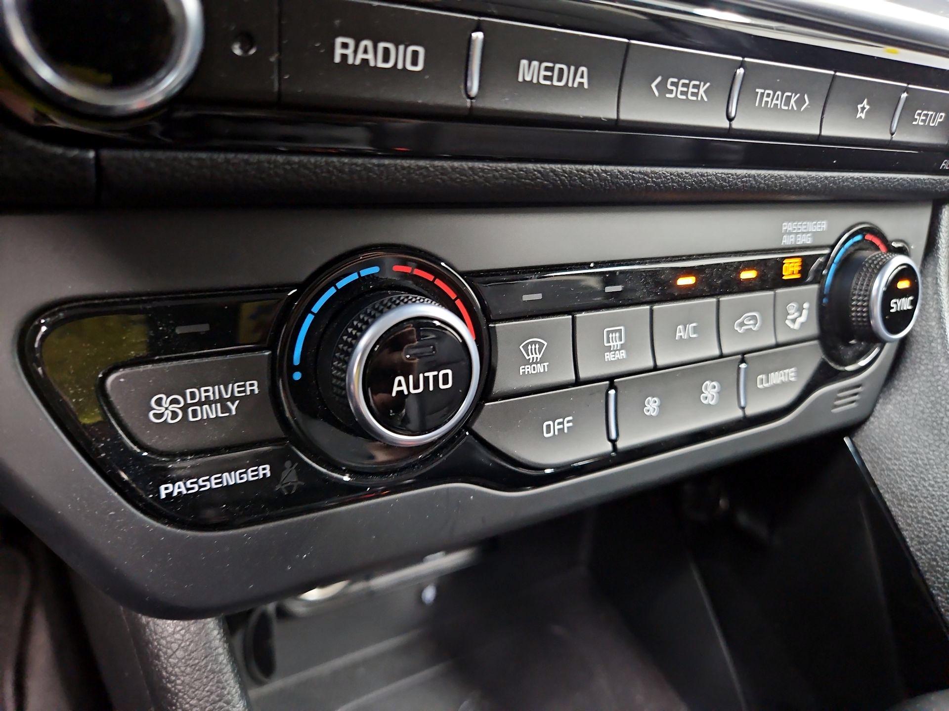 Thumbnail: 2022 Kia Niro - 16