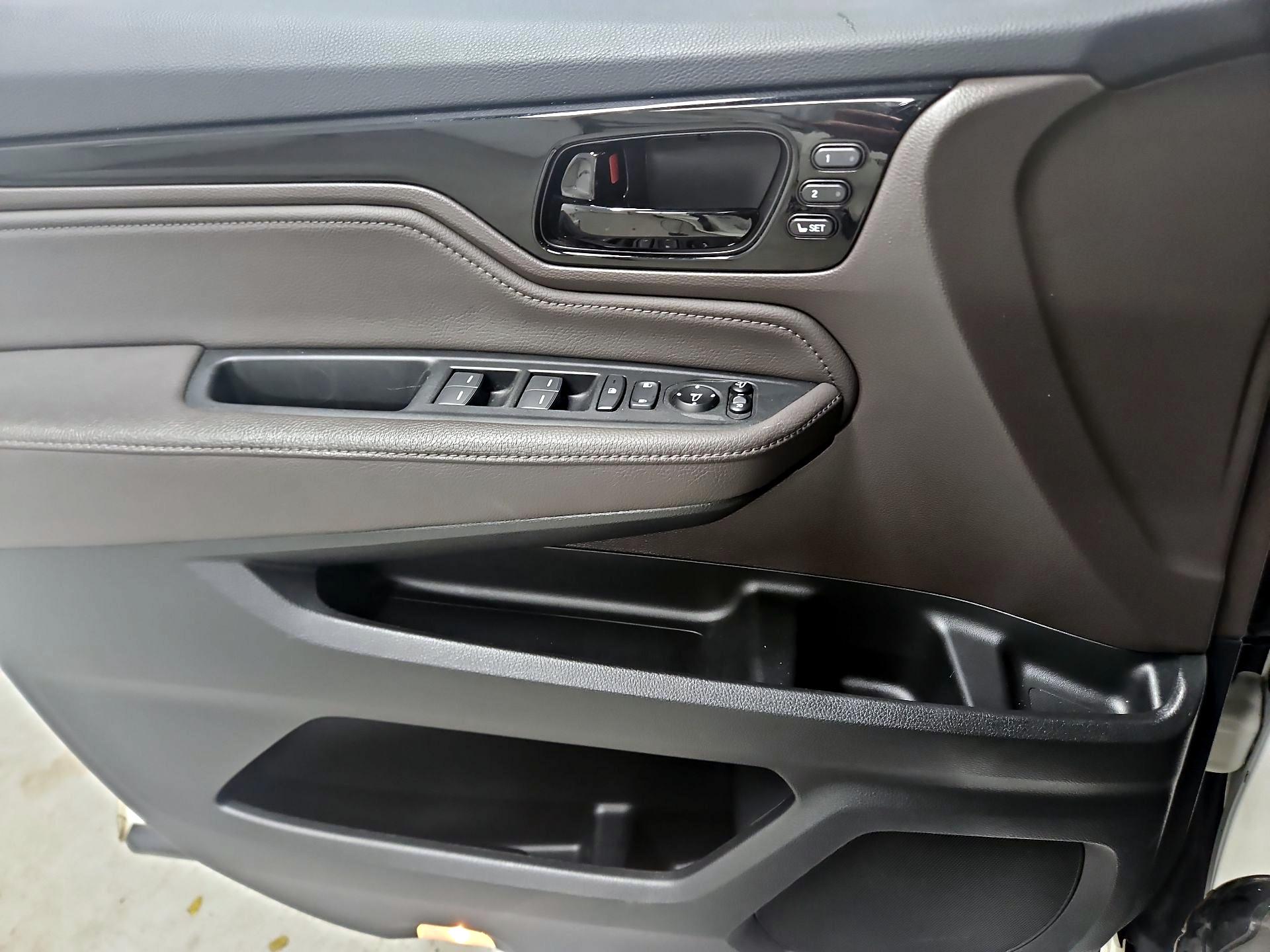 Thumbnail: 2018 Honda Odyssey - 12