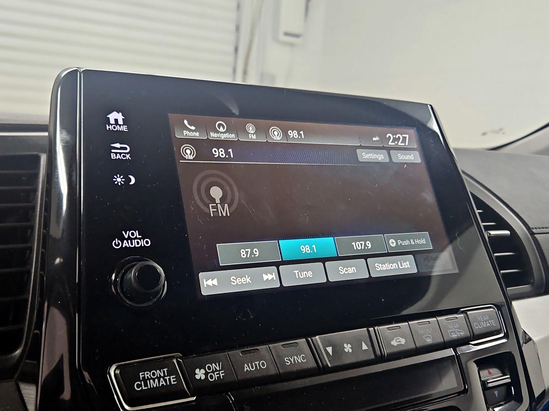 Thumbnail: 2018 Honda Odyssey - 16