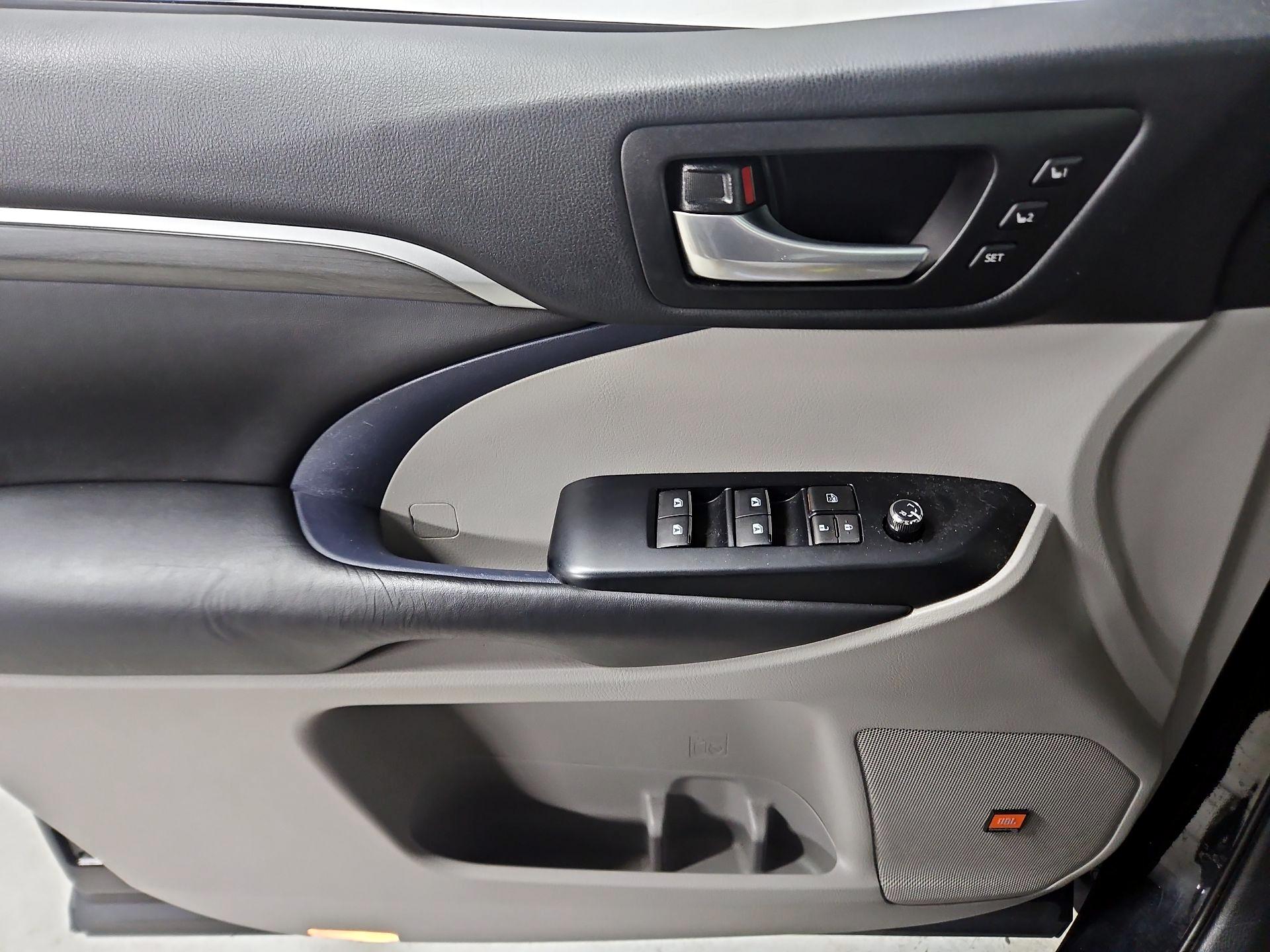 Thumbnail: 2018 Toyota Highlander - 12