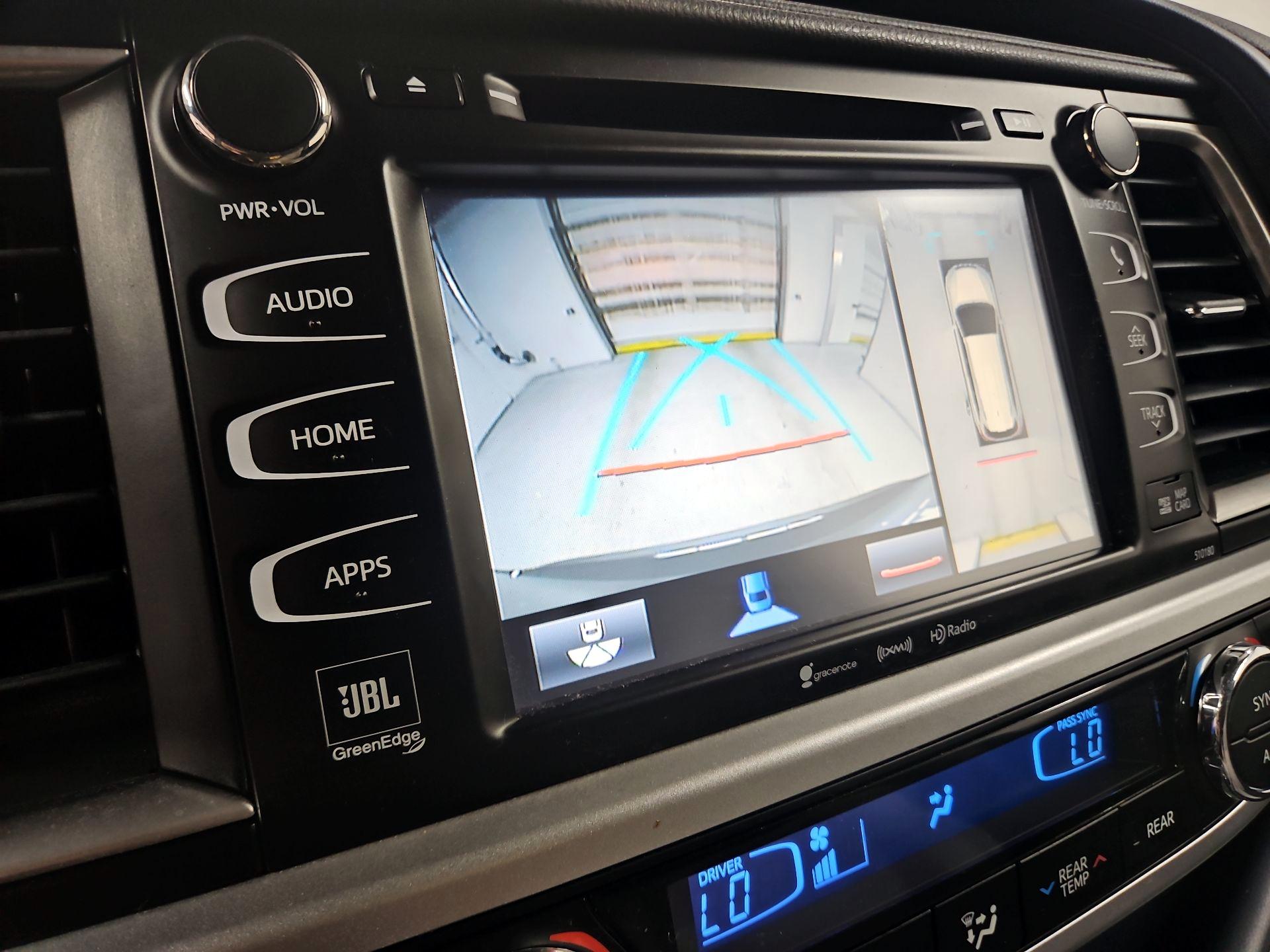 Thumbnail: 2018 Toyota Highlander - 14