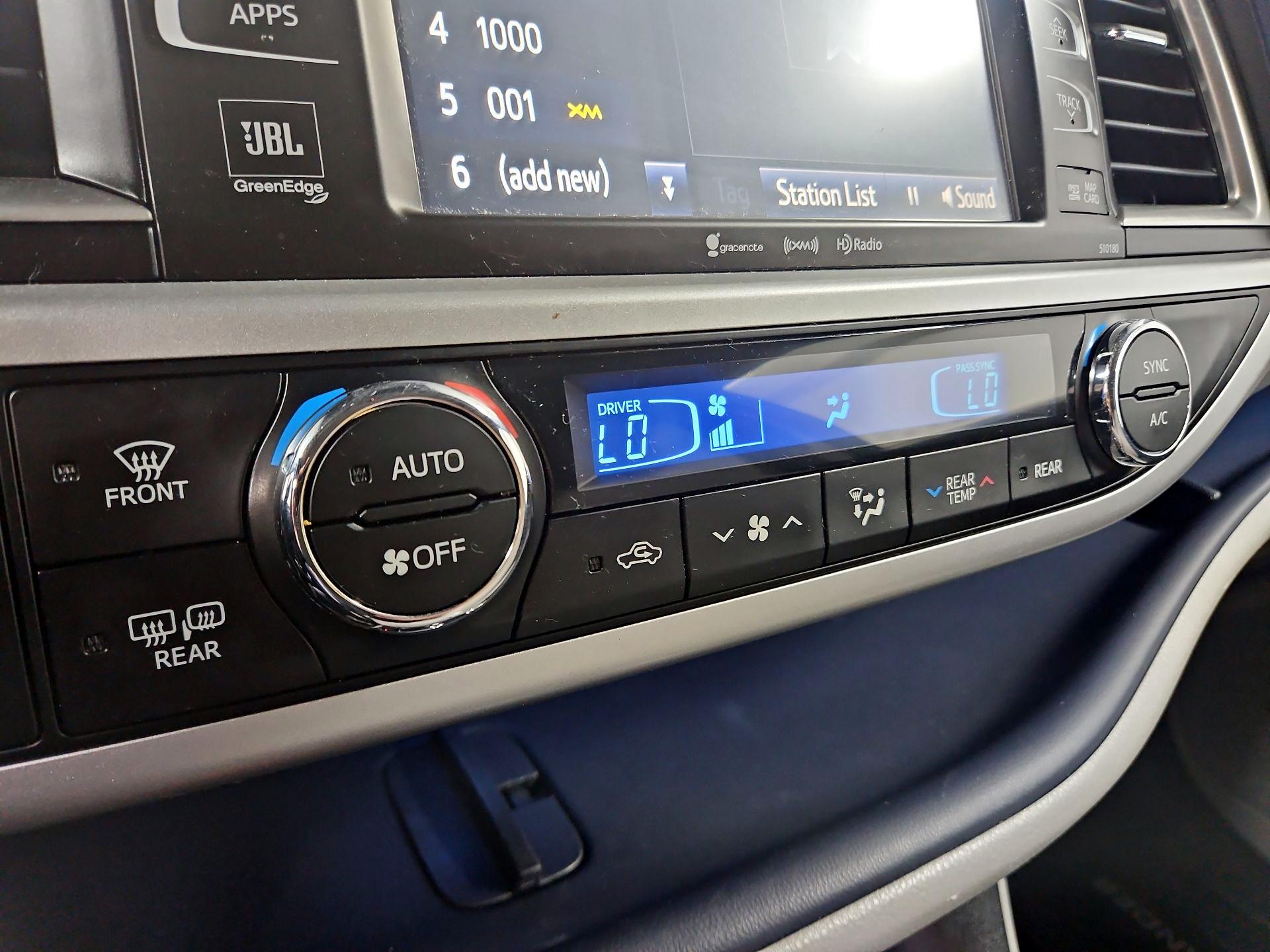 Thumbnail: 2018 Toyota Highlander - 16